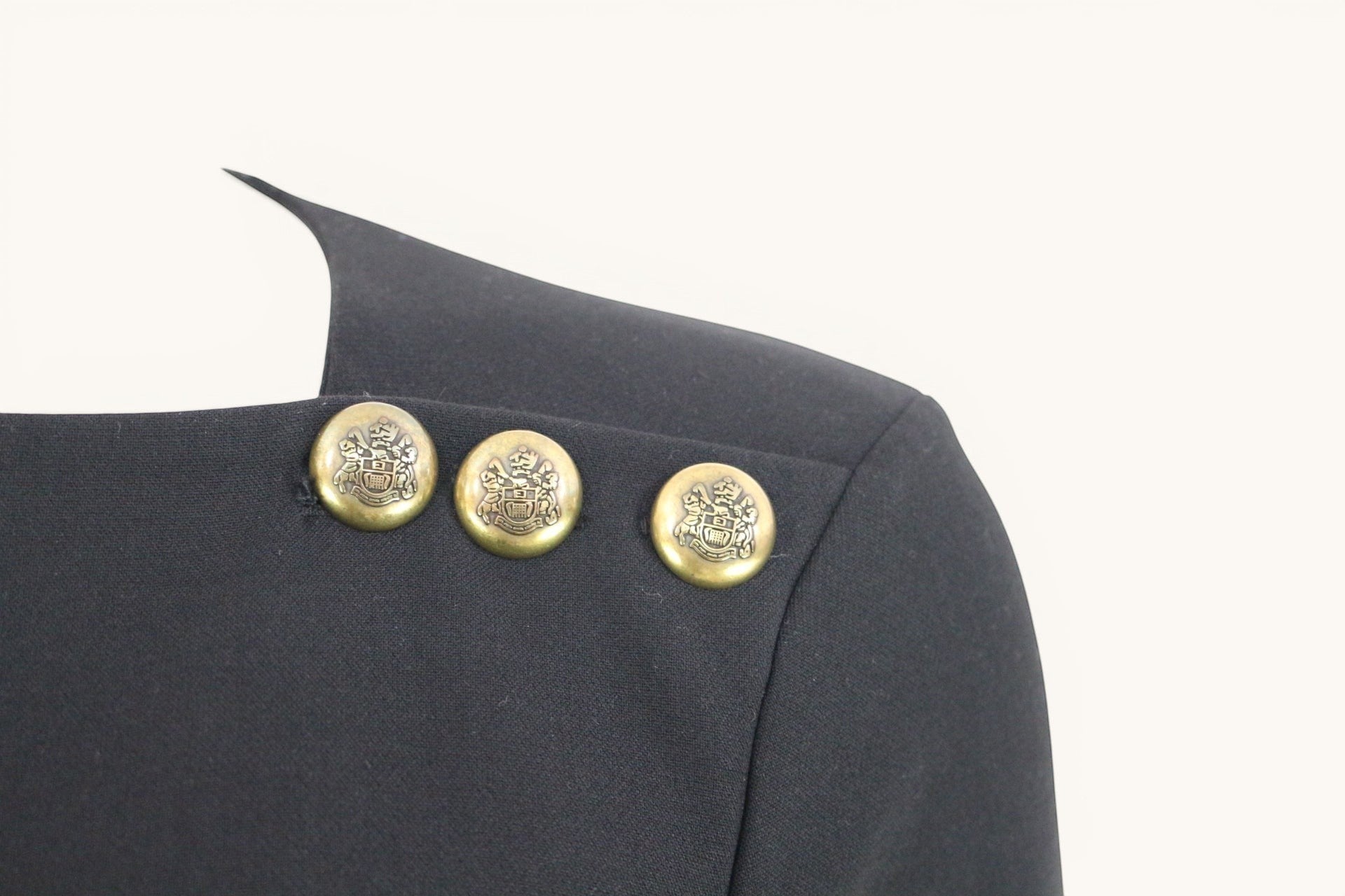 Frippindealz Robe noire Zara Woman T38 M à boutons dorés style officier et encolure carrée