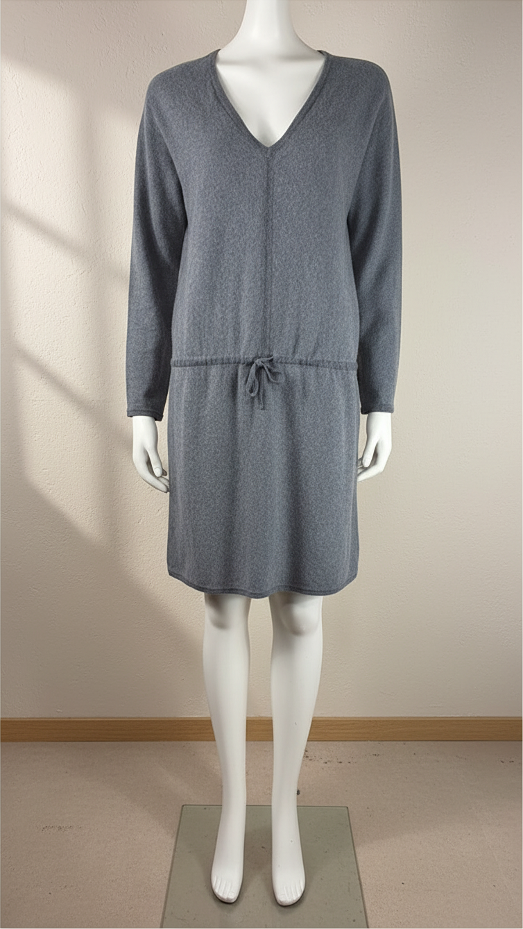Robe pull Frippindealz SUD Express grise en coton et laine avec col en V et lien de serrage à la taille