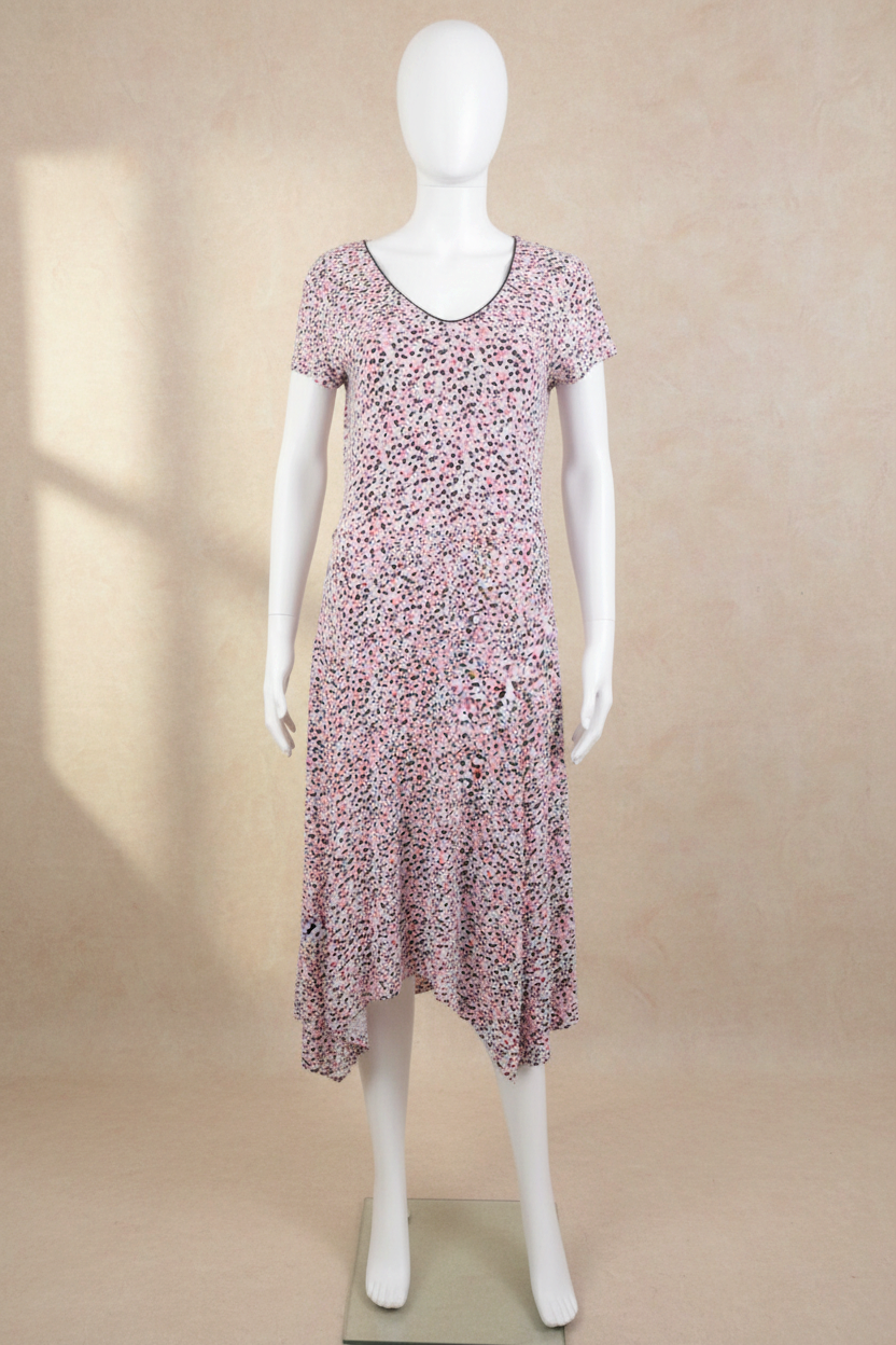 Robe Rio Frippindealz en viscose fluide à imprimé floral blanc, rose et gris avec une coupe asymétrique élégante