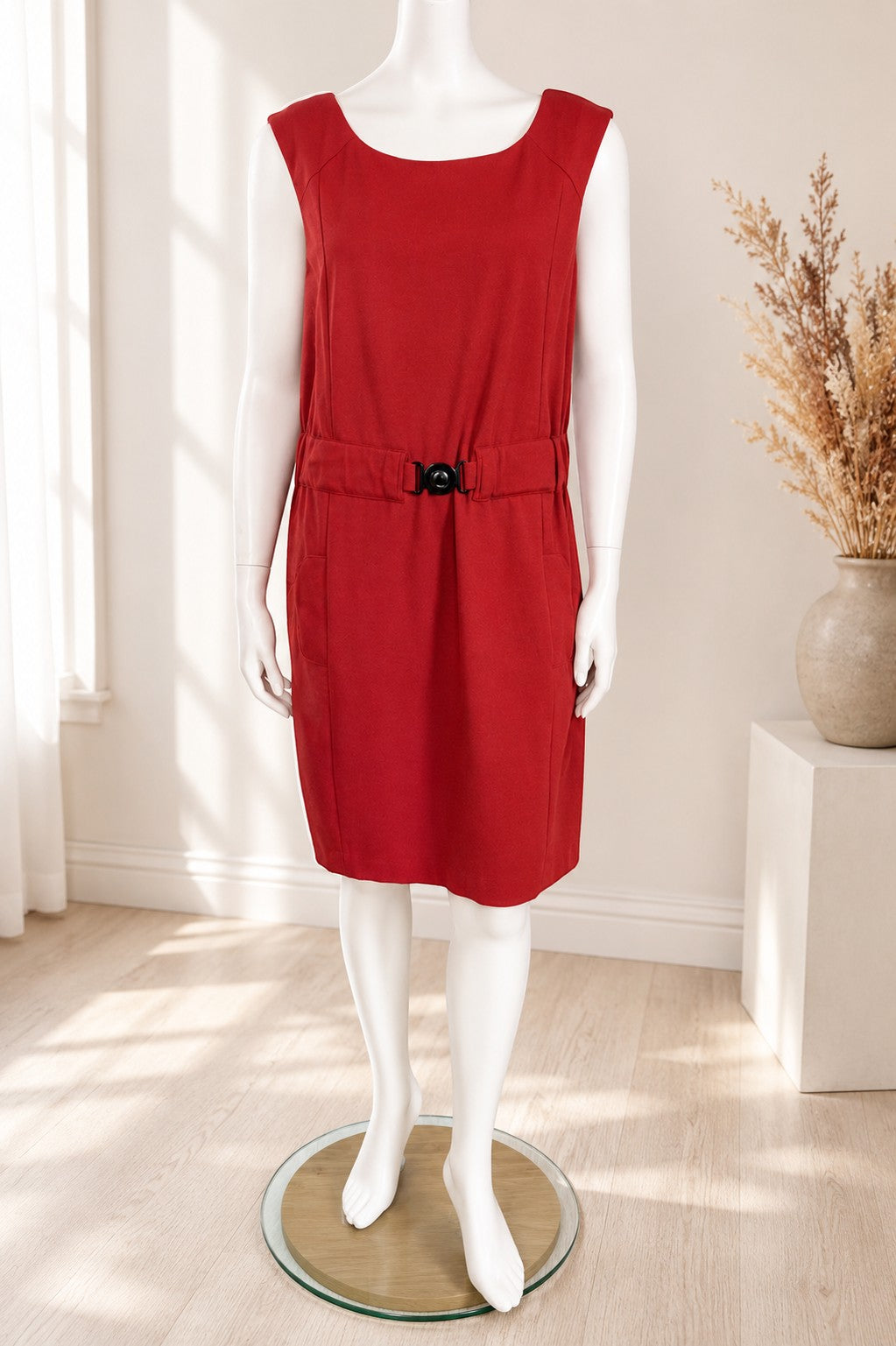 Robe rouge Kenneth Cole en viscose et polyamide, taille XL, avec ceinture noire et poches. Parfaite pour le travail ou une soirée.