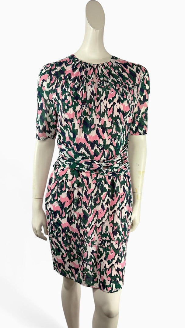 Robe casual Frippindealz Whistles en soie verte à imprimé abstrait multicolore, col rond et taille drapée croisée.