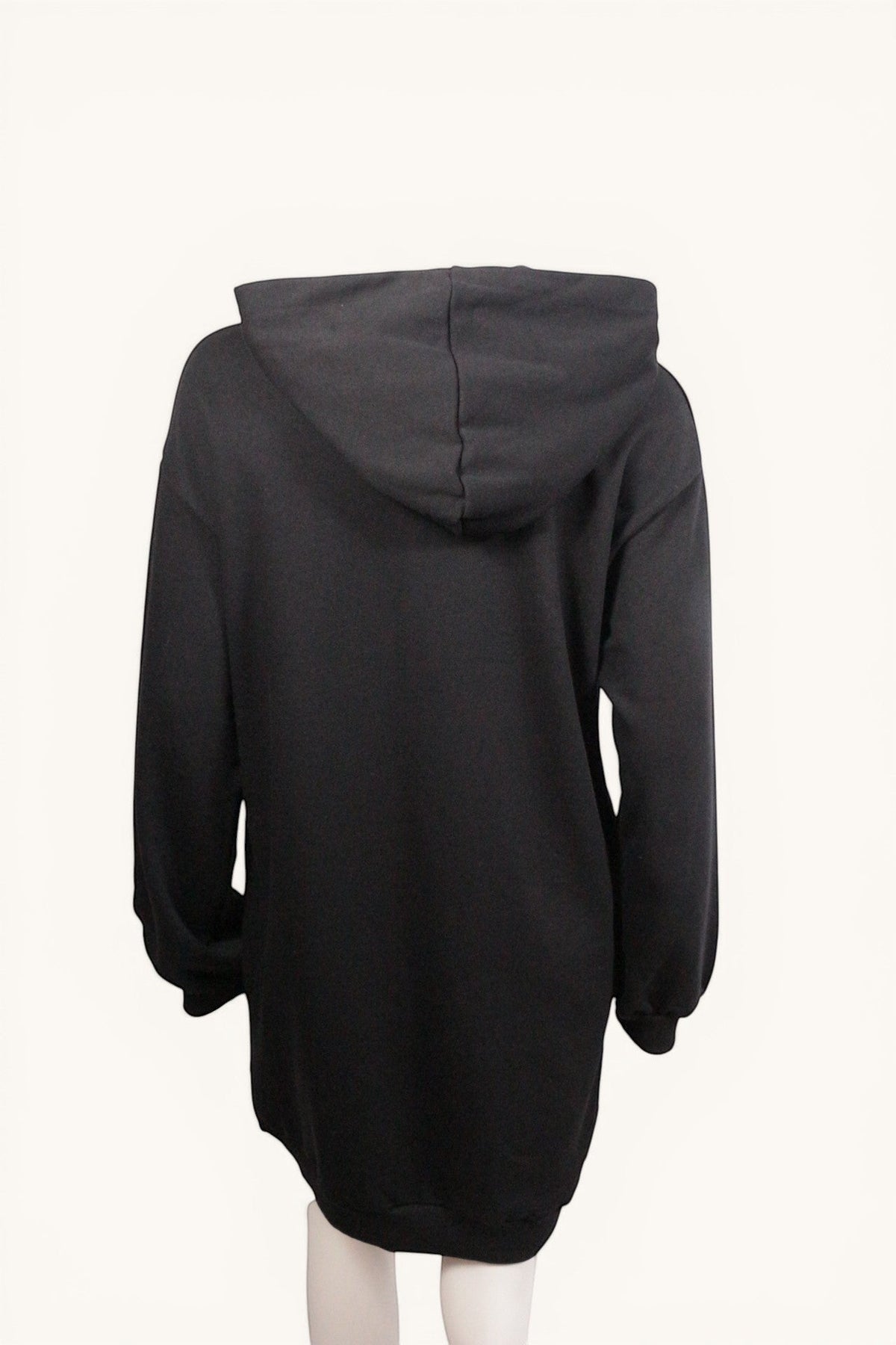 Robe sweat noire Frippindealz avec capuche, en coton stretch, vue de dos sur mannequin