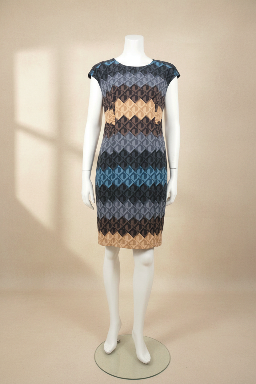 Robe Frippindealz style années 60 cintrée à motif géométrique marron et bleu sur mannequin
