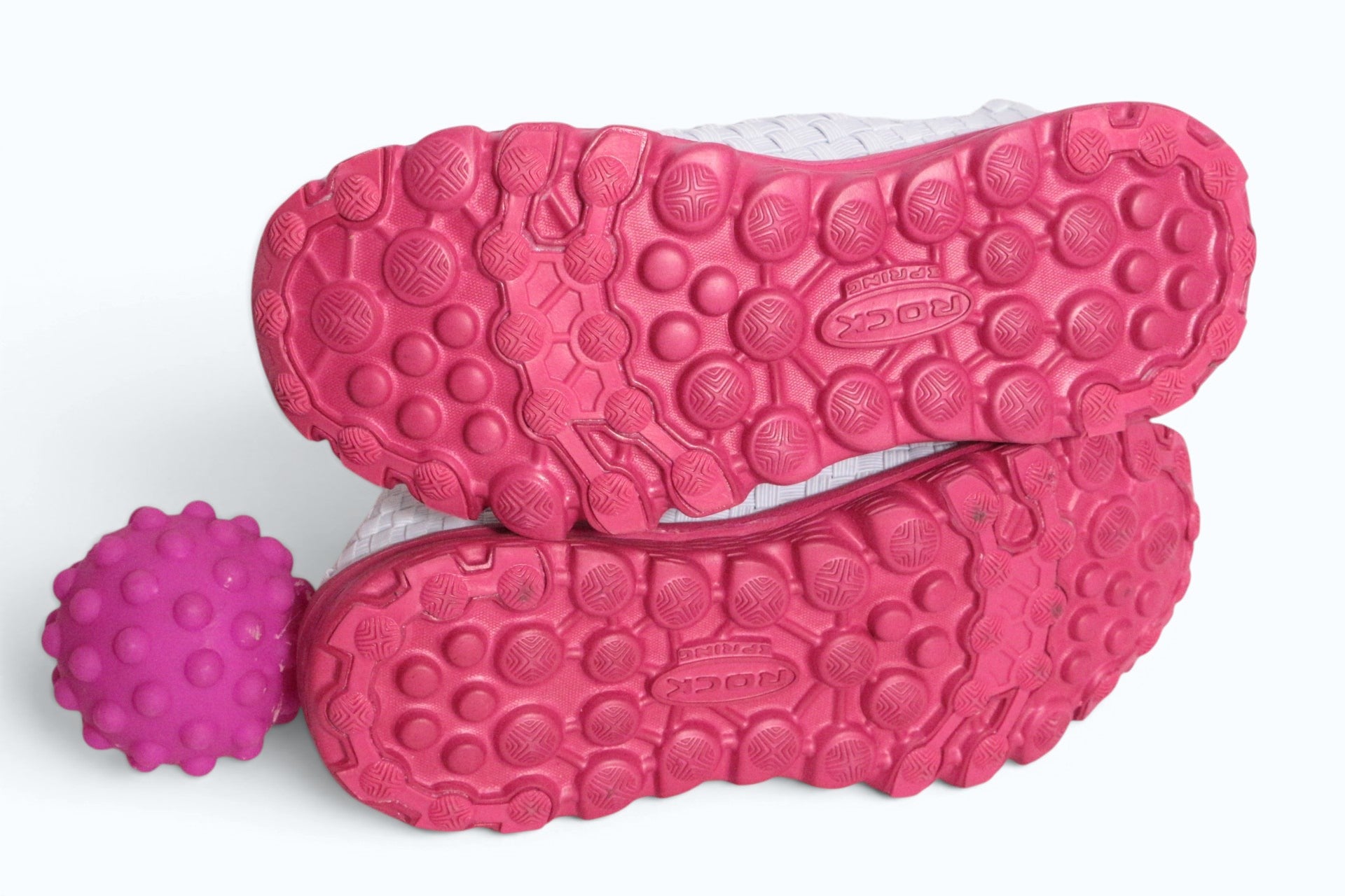 Semelles roses crantées de baskets Frippindealz Rock Spring en textile tressé blanc