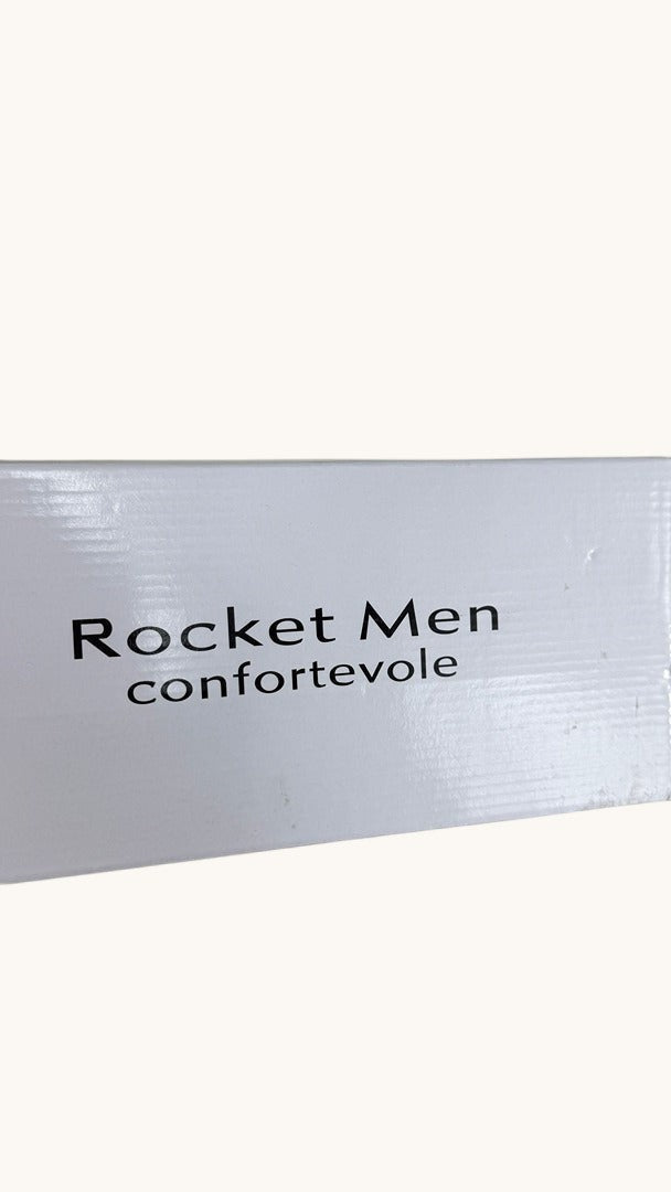 Boîte à chaussures blanche de la marque Rocket Men vendue par Frippindealz pour des sandales confortables