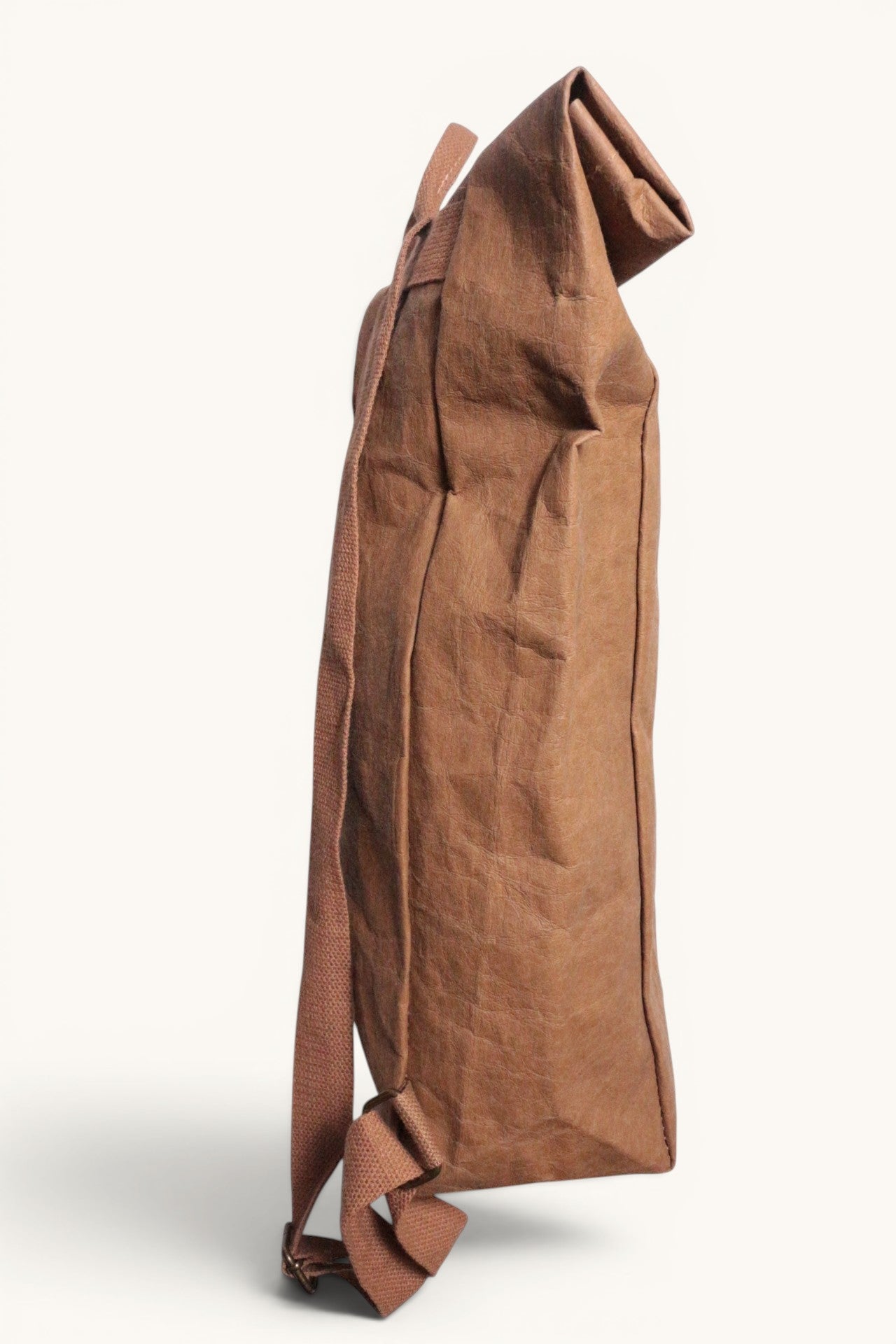 Frippindealz Sac à dos Nordlicht en papier marron, style minimaliste, idéal pour un usage quotidien.
