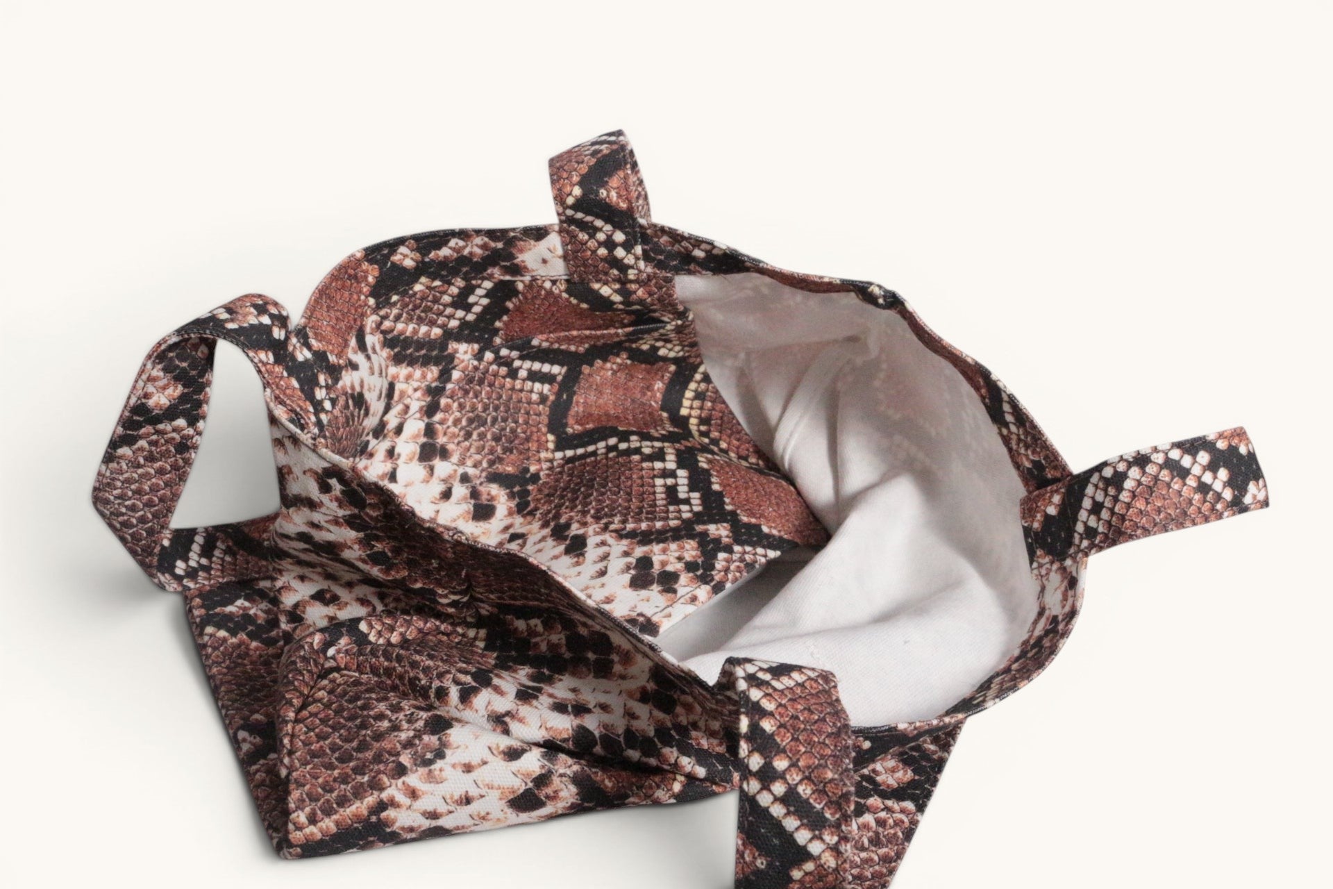 Frippindealz Sac fourre-tout Toteism en coton beige avec imprimé serpent, neuf.