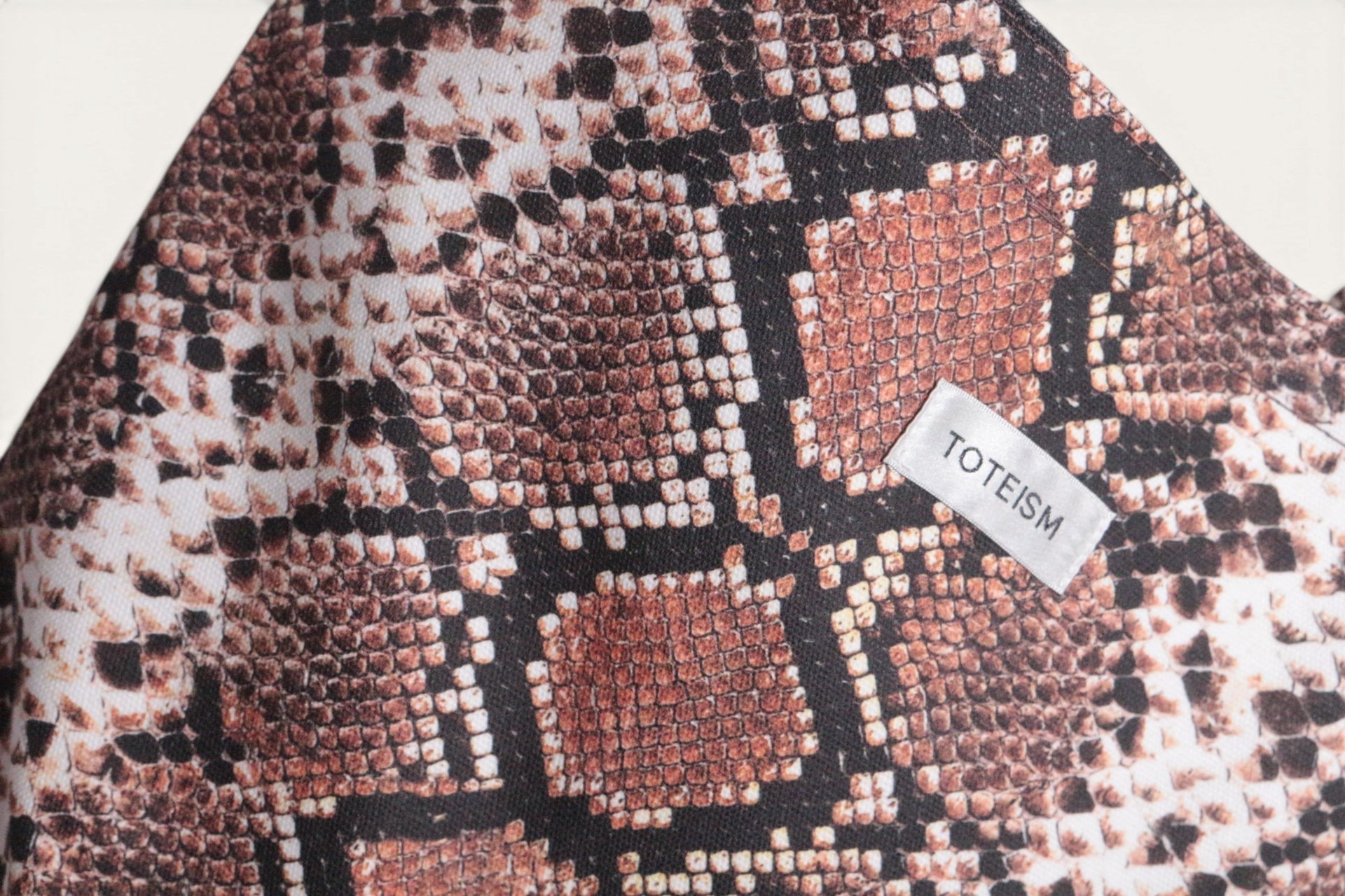 Frippindealz Sac fourre-tout Toteism en coton beige avec imprimé serpent, neuf avec étiquette.