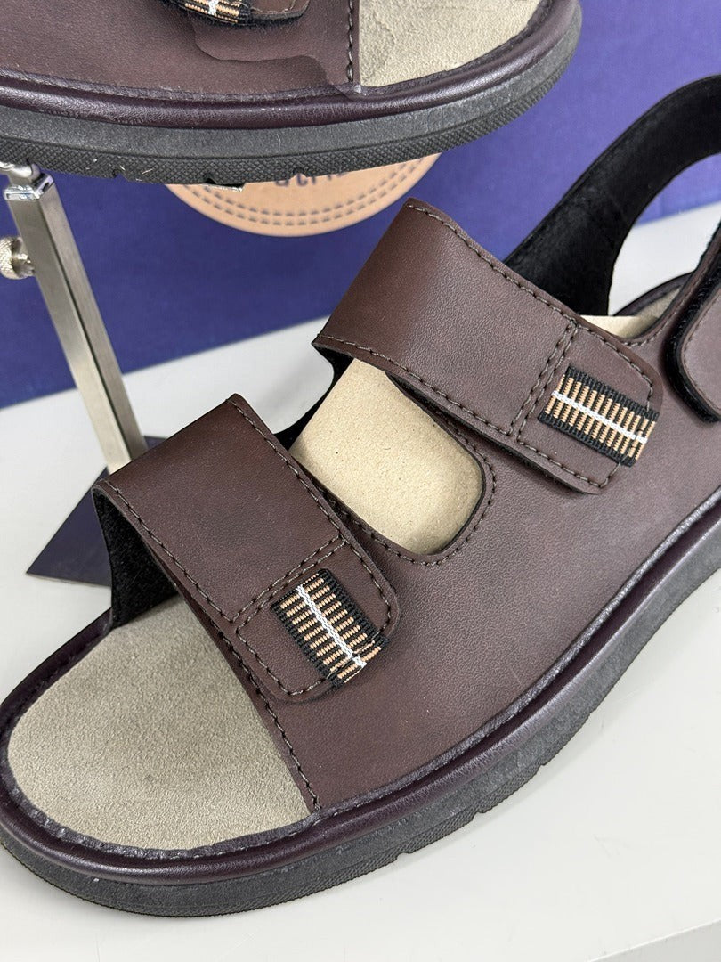 Sandales Arizona par Patrizia Azzi Frippindealz en cuir marron avec brides ajustables à velcro et semelle anatomique