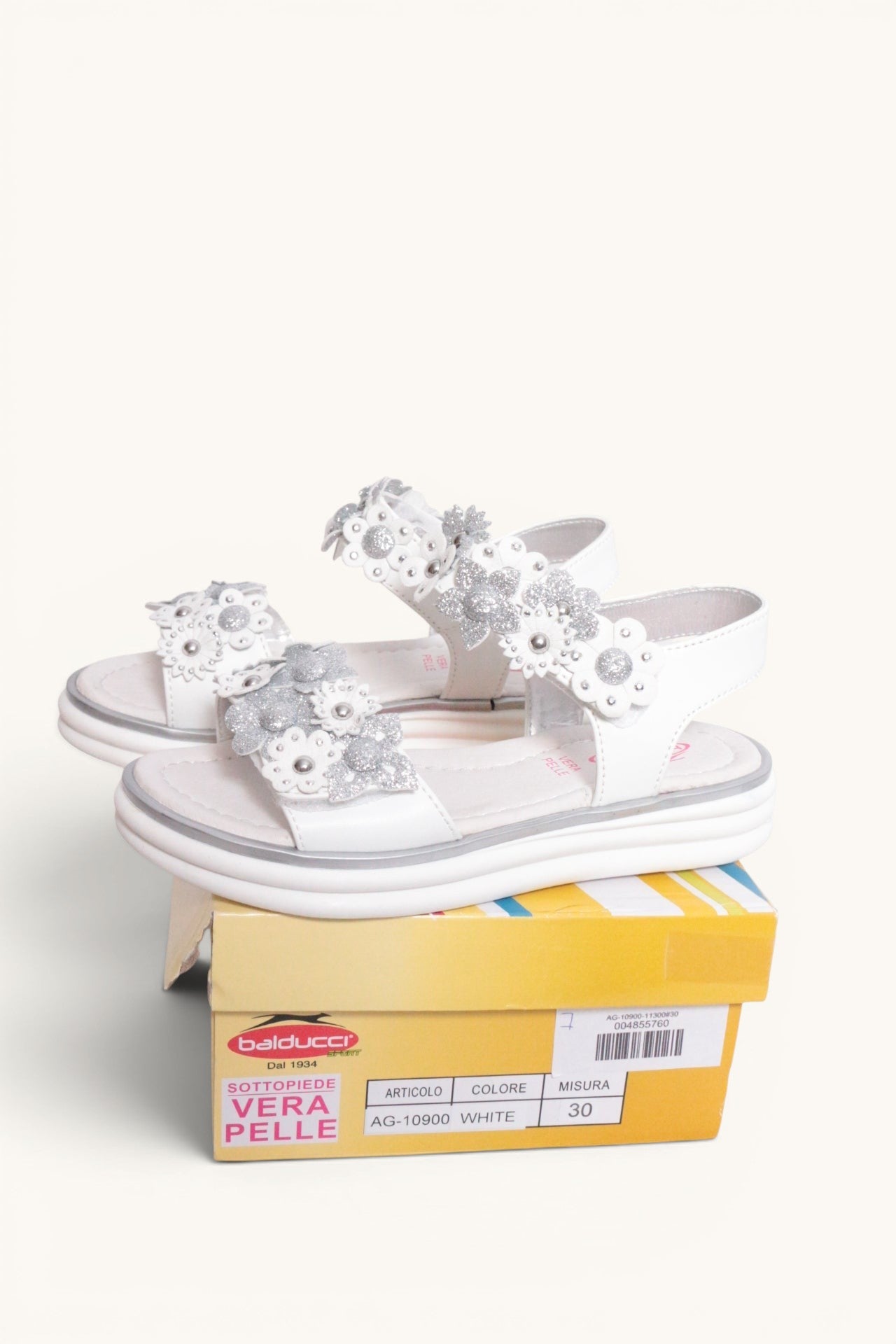 Frippindealz Sandales Balducci blanches en cuir synthétique pour filles, ornées de fleurs scintillantes et de perles. Taille 30.