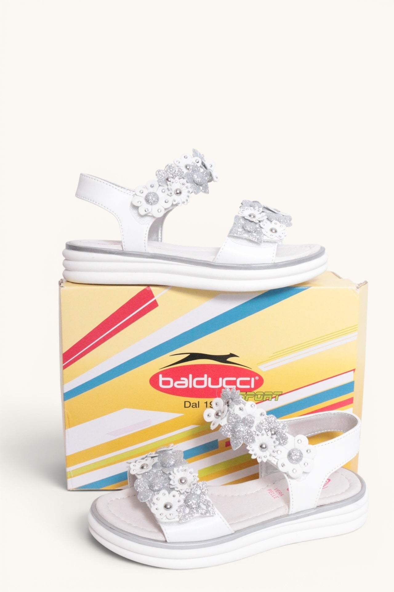 Sandales Balducci blanches en cuir synthétique pour filles, ornées de fleurs argentées scintillantes. Taille 30.