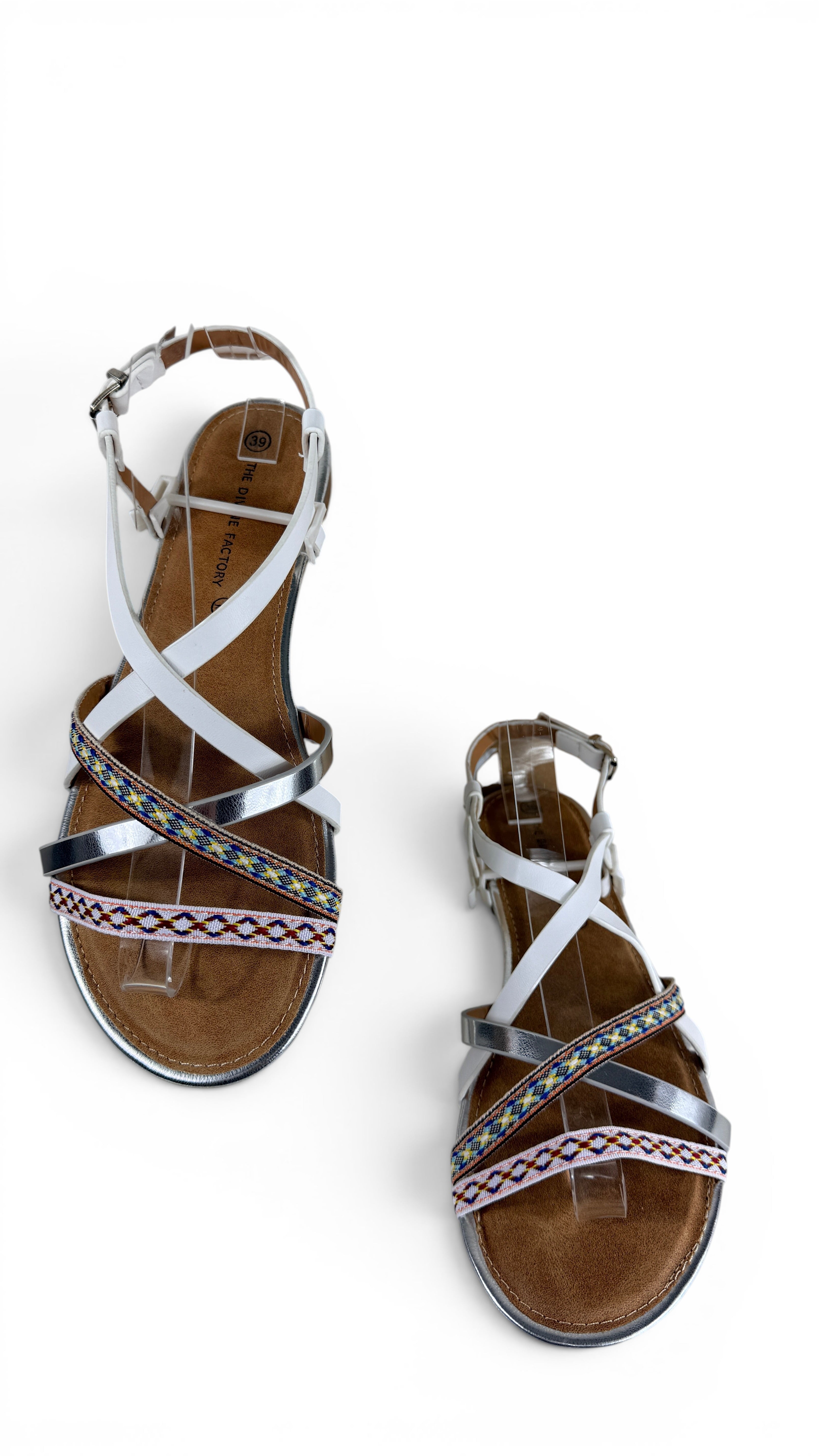 Sandales bohème Frippindealz The Divine Factory blanches, argentées et multicolores avec brides réglables, taille 39.