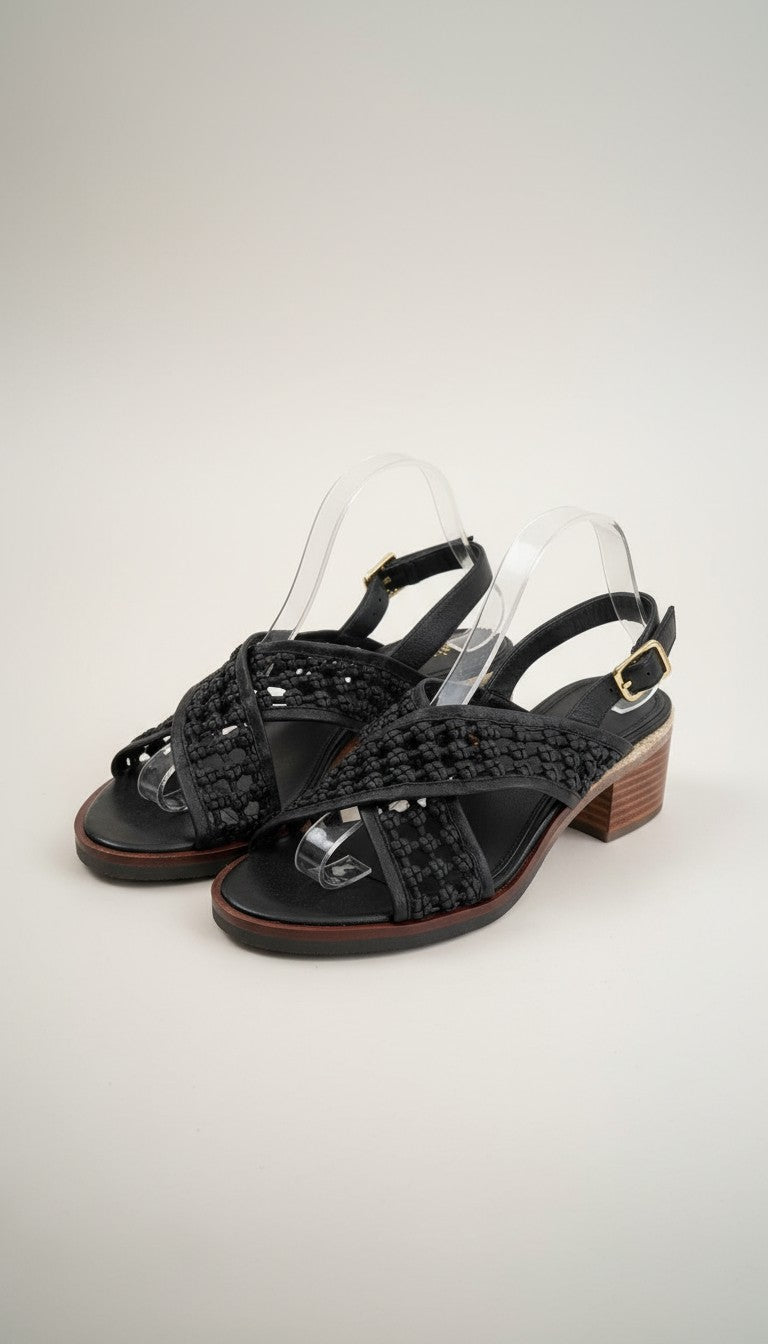 Frippindealz Sandales compensées noires tressées style bohème chic avec bride cheville dorée et semelle corde.