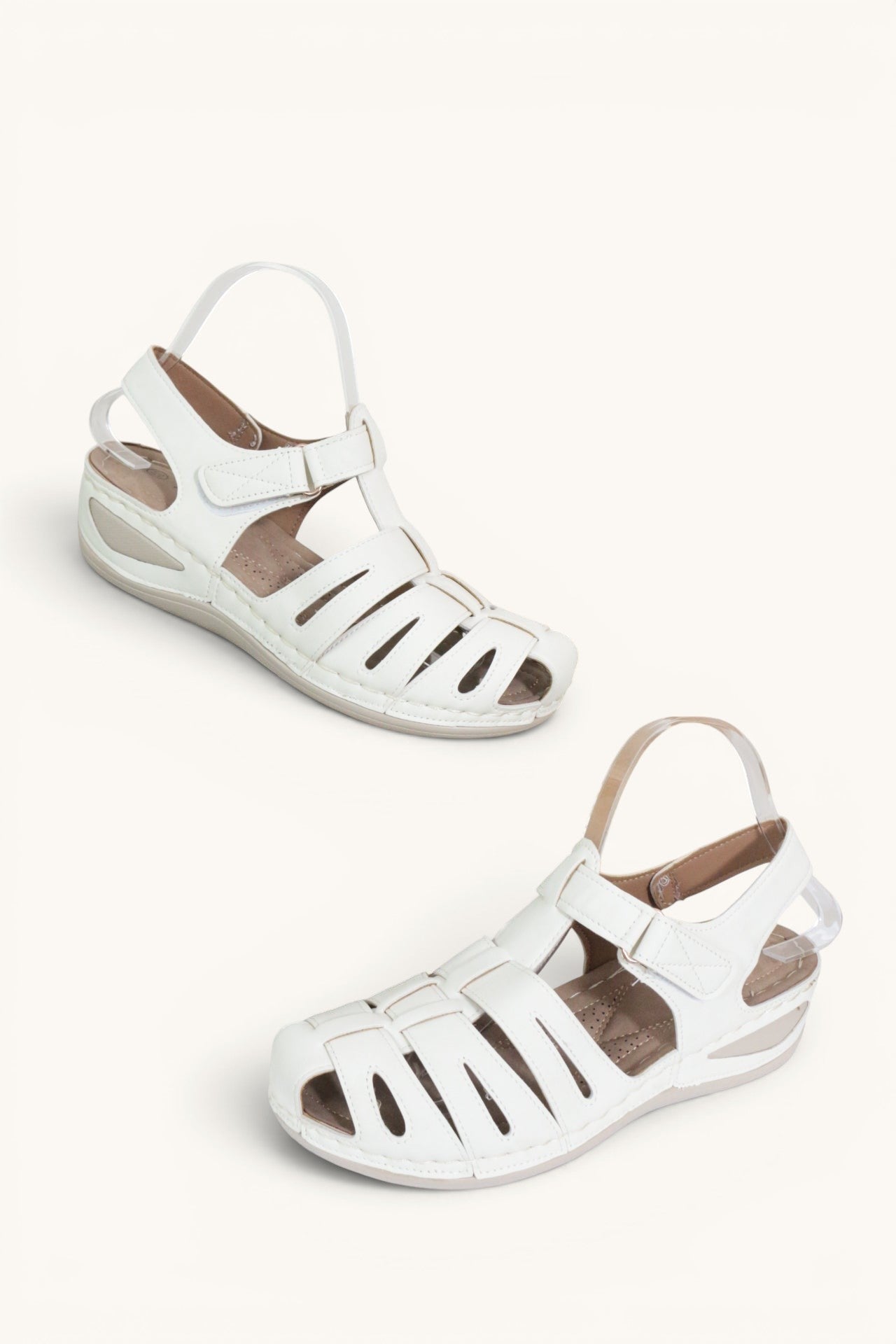 Sandales confort Frippindealz blanc cassé à design ajouré, bride auto-agrippante et semelle compensée légère