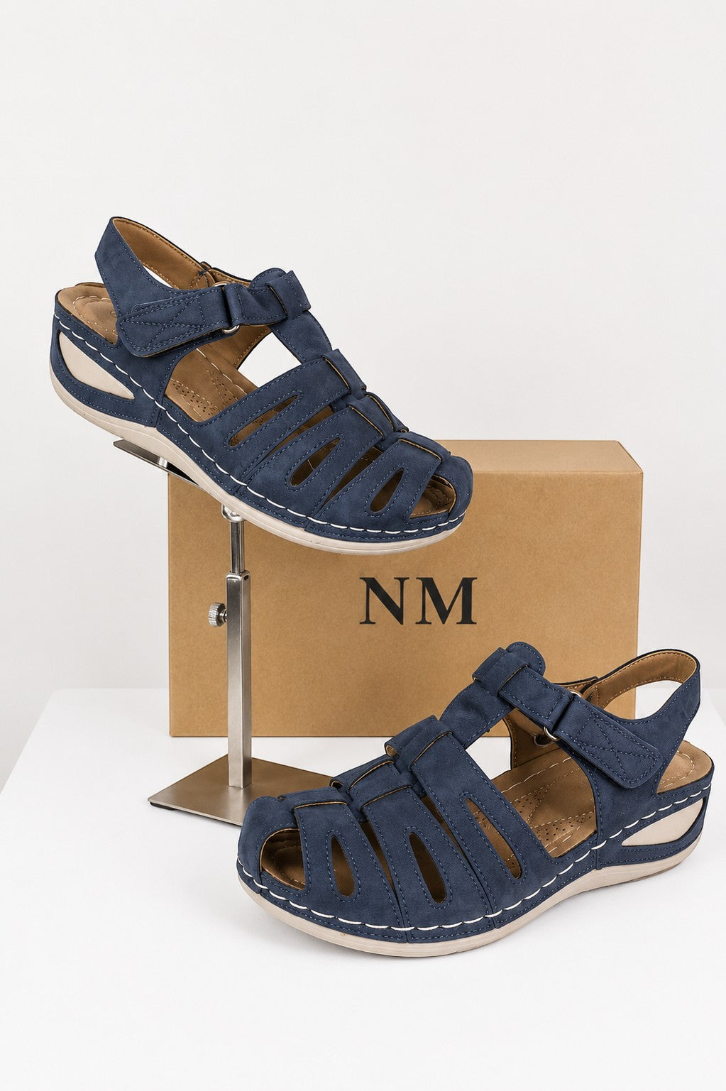Sandales confort Frippindealz NM bleu marine à design ajouré et bride auto-agrippante avec semelle compensée légère