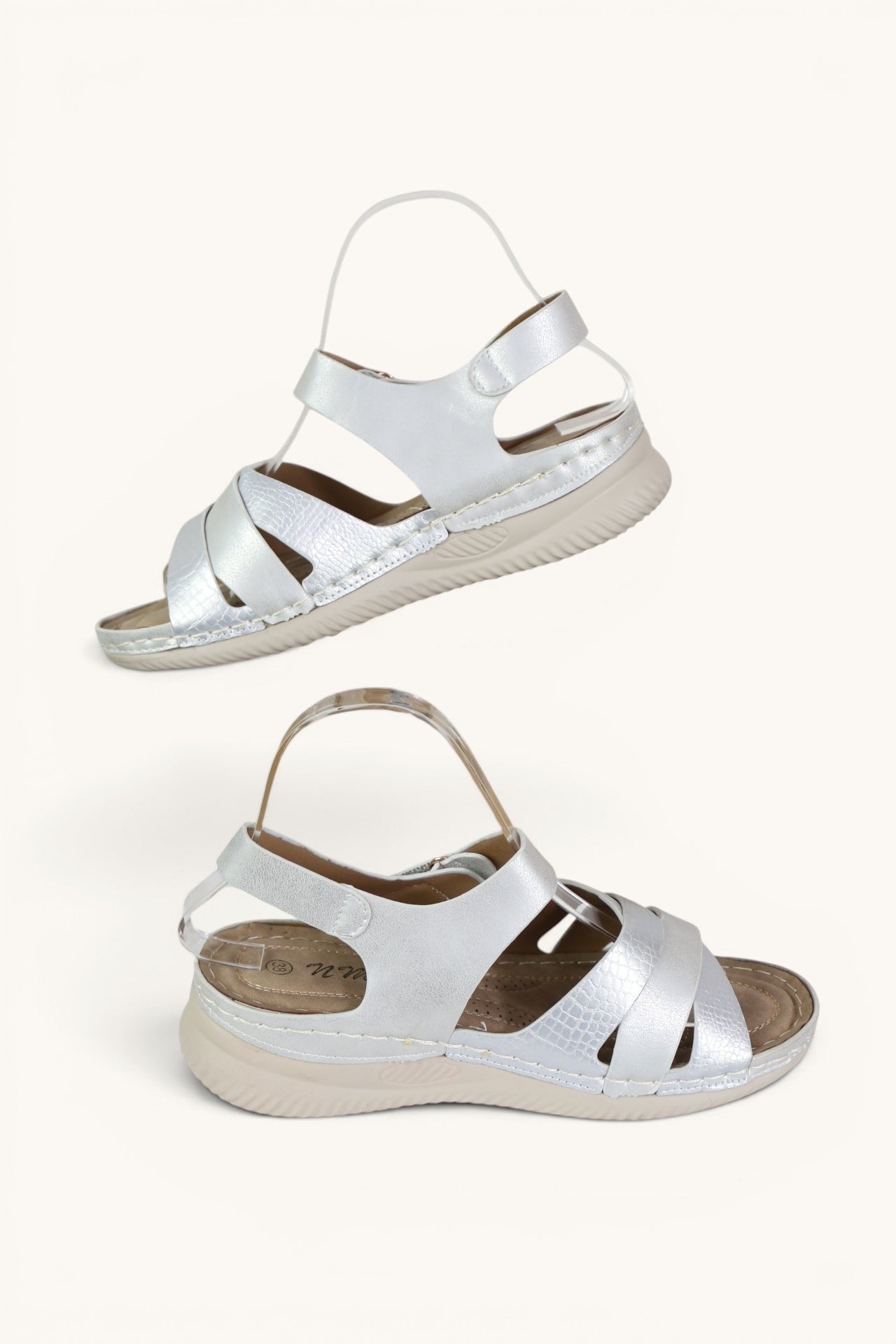 Sandales confort femme Frippindealz NM argentées à brides croisées avec semelle souple et bride arrière réglable