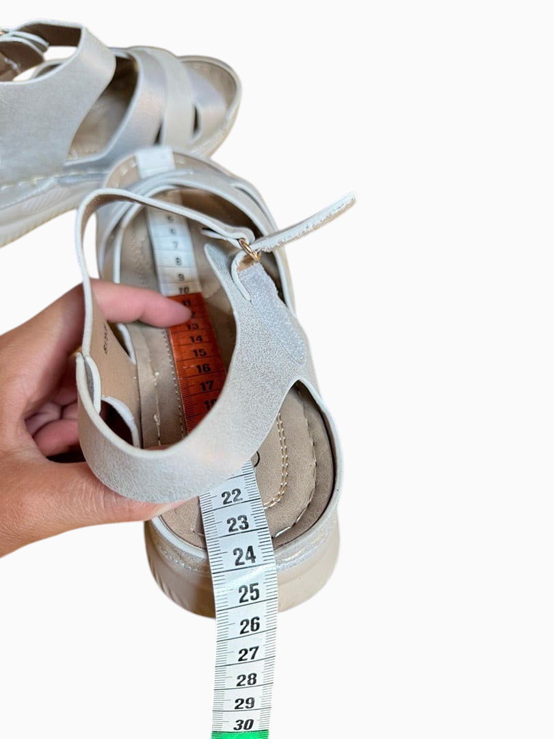 Sandales compensées Frippindealz NM crème avec brides texturées et mesure de la semelle intérieure