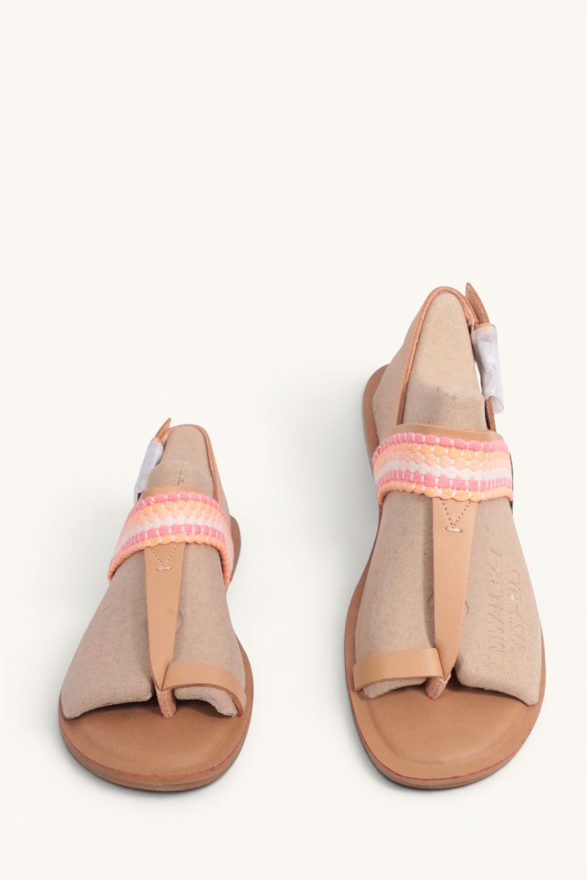 Sandales Frippindealz Tom's en cuir beige avec bride tissée rose et orange, style estival confortable