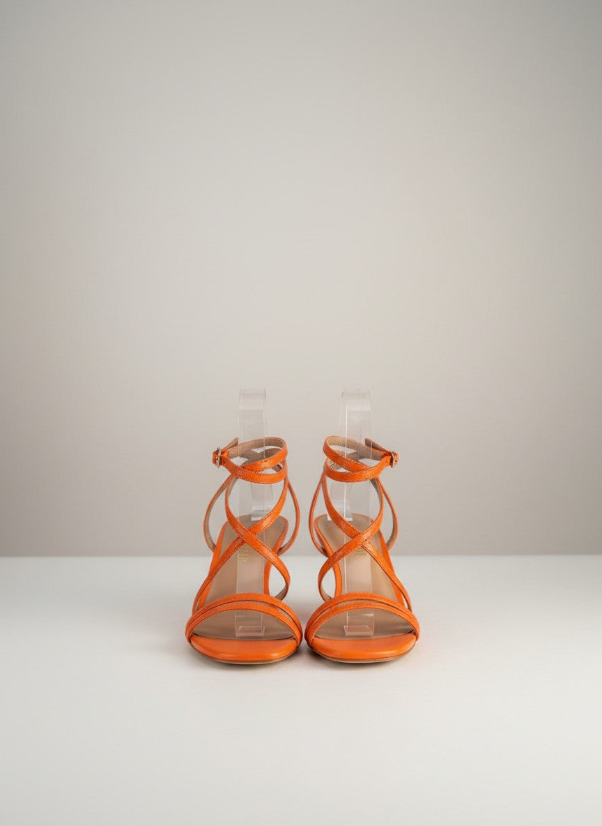 Frippindealz Sandales à talon en cuir orange vif avec brides fines et boucle à la cheville. Talon de 6,5 cm.