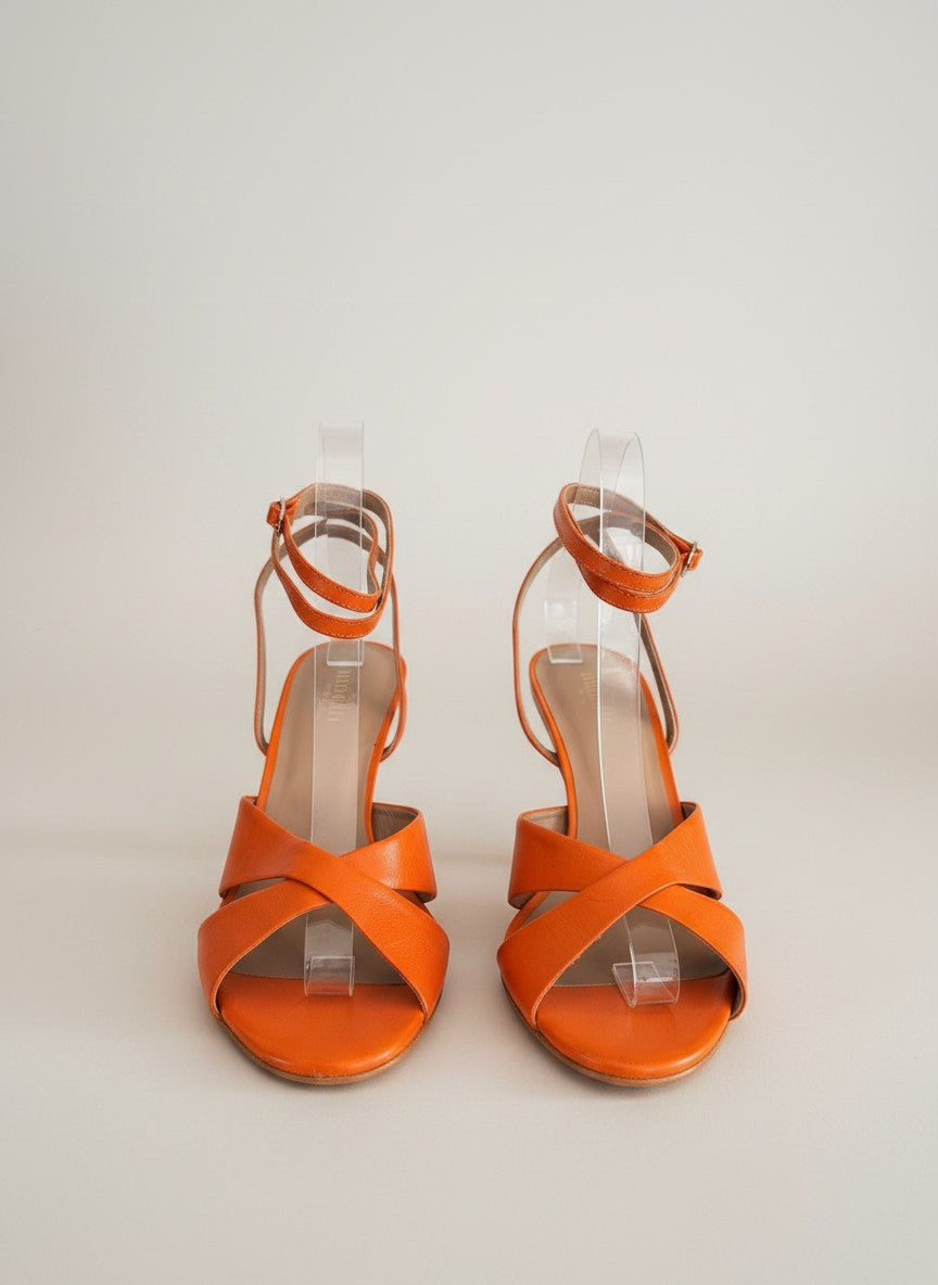 Frippindealz Sandales en cuir orange à talon croisé, neuves, taille 39. Talon de 6,5 cm.