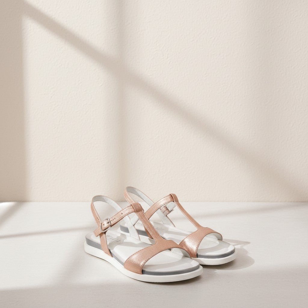 Sandales femme Frippindealz Walk In The City en cuir rose gold avec bride en T et semelle claire