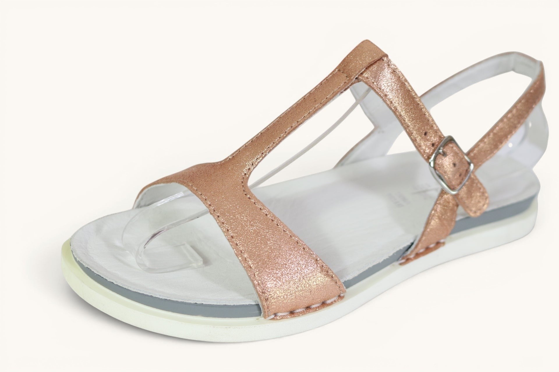 Sandales femme Frippindealz en cuir rose gold avec bride en T et semelle claire, style artisanal chic.