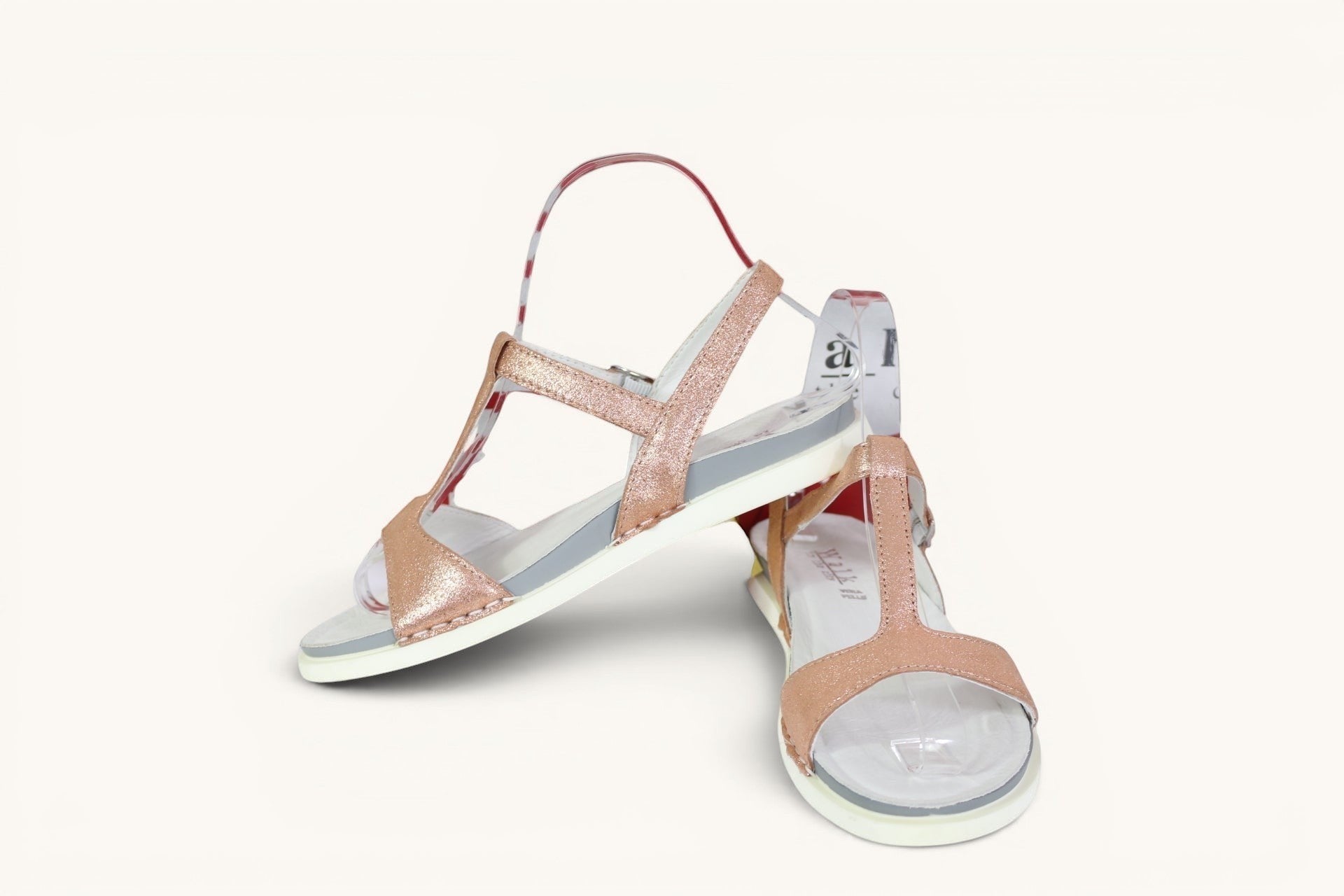 Sandales femme Frippindealz Walk In The City en cuir rose gold avec bride en T et semelle claire
