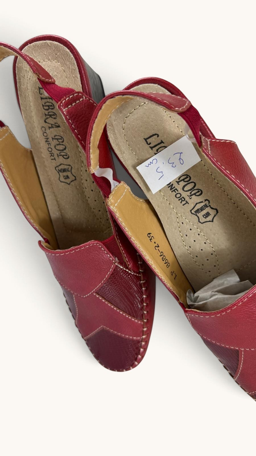 Sandales Frippindealz LIBRA POP en cuir rouge avec bride élastiquée, surpiqûres blanches et talon bloc confortable