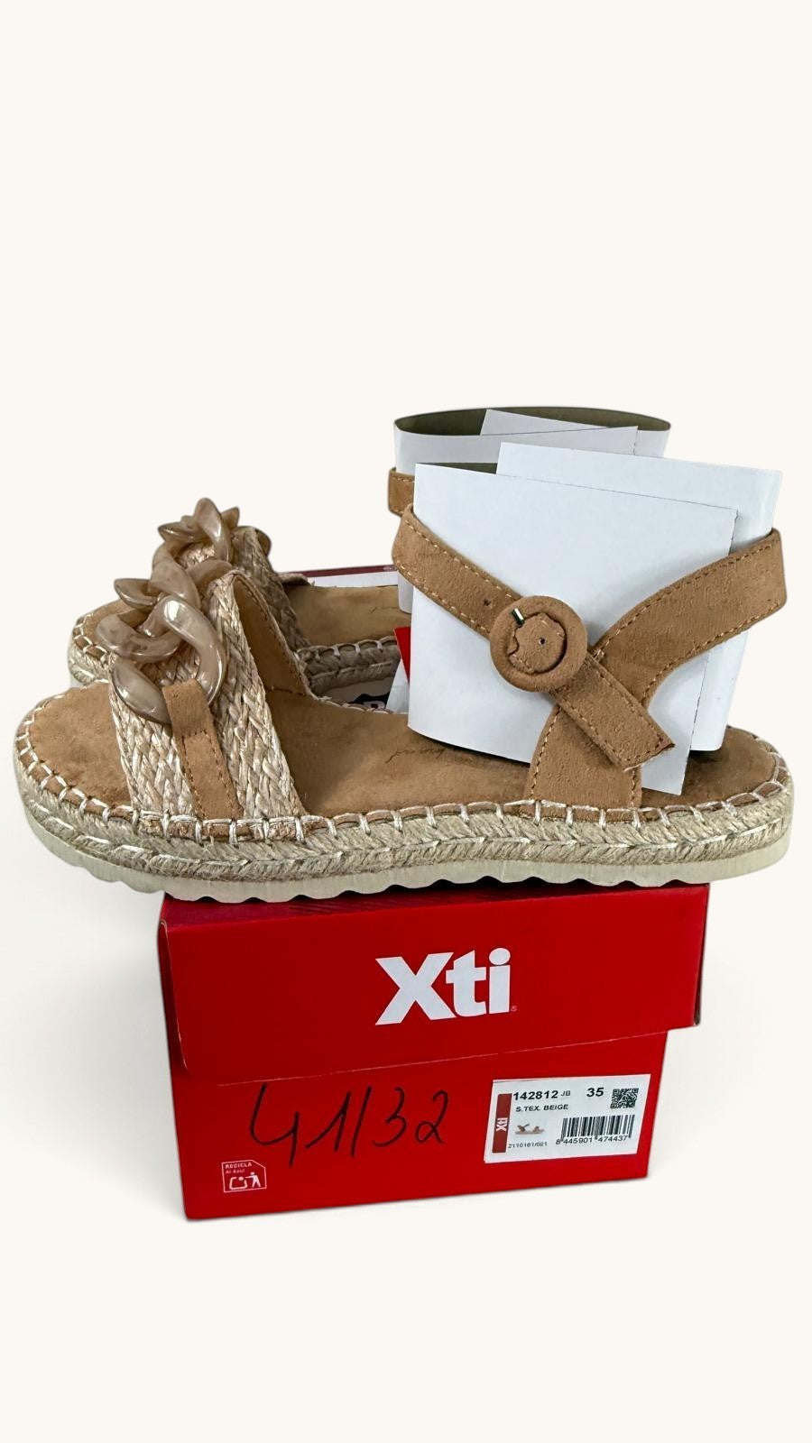 Sandales espadrilles Frippindealz XTI crème à plateforme, bride ajustable et détail de maillon décoratif sur le dessus