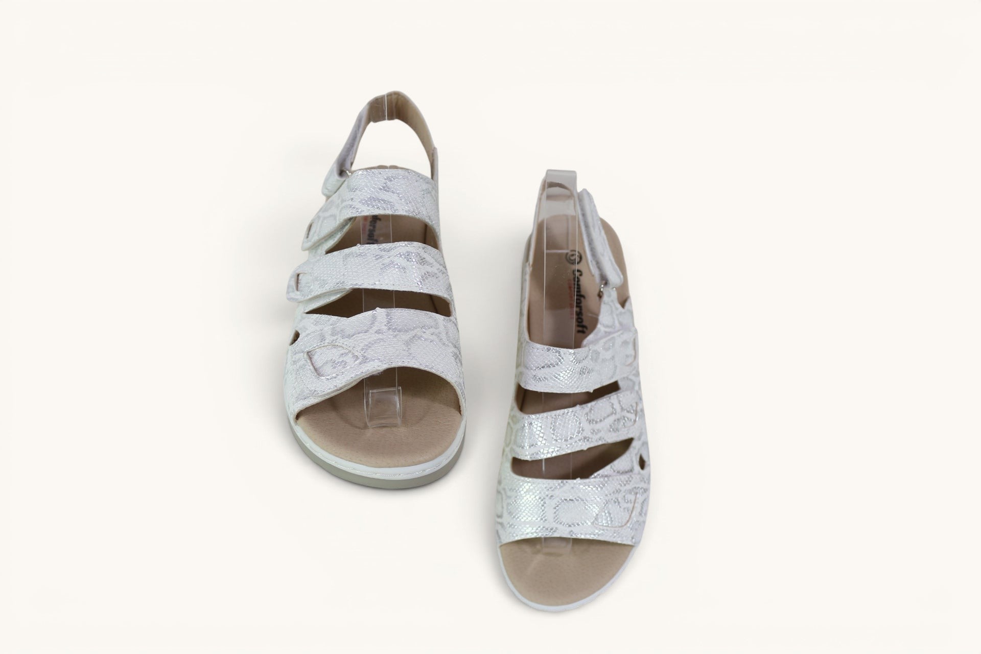 Sandales femme Frippindealz Comfortsoft argentées effet python avec brides ajustables et semelle compensée confortable