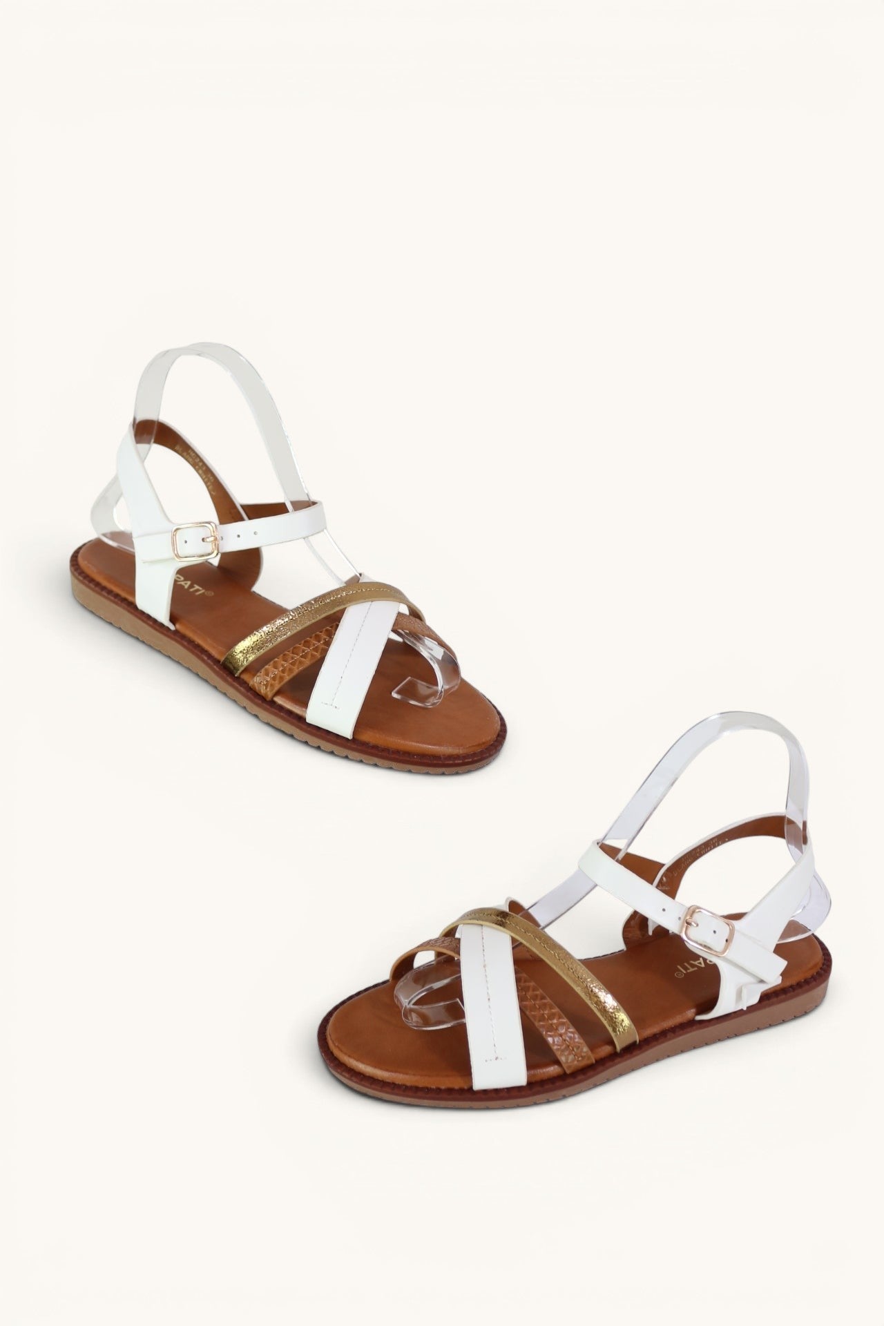 Sandales femme Frippindealz Poti Pati blanches et dorées avec brides croisées et semelle plate camel