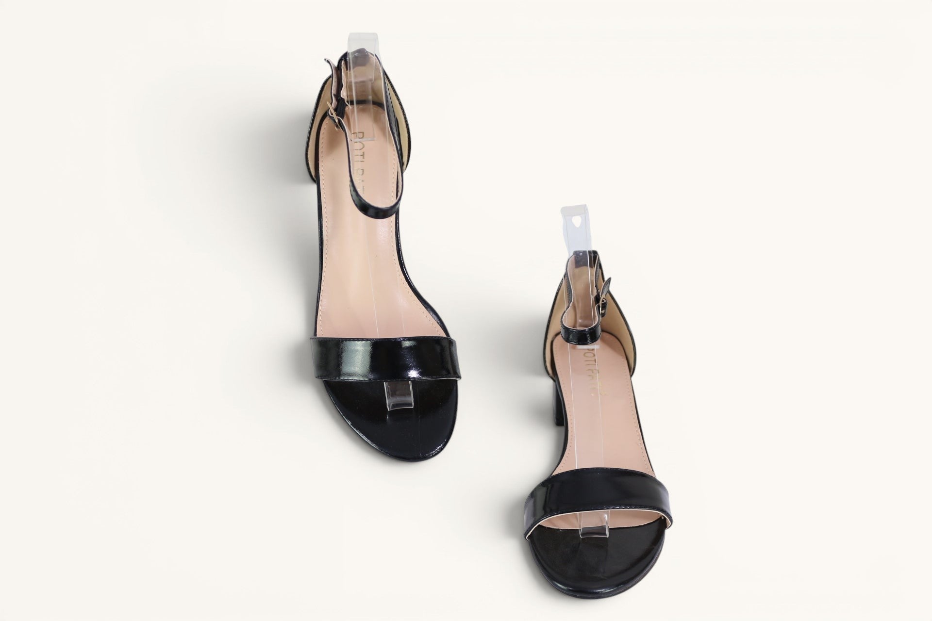 Sandales femme Frippindealz Poti Pati noires à talon bloc, bride cheville réglable et design minimaliste élégant.