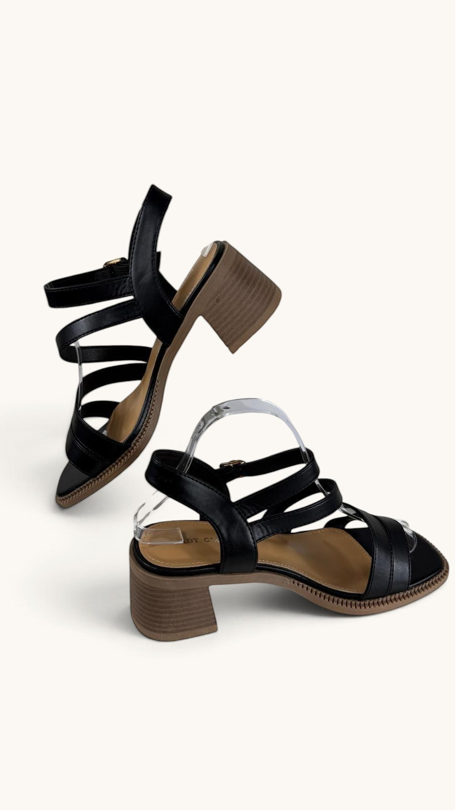 Sandales Frippindealz Lady Glory noires en cuir synthétique avec brides multiples, bout carré et talon bloc stable.