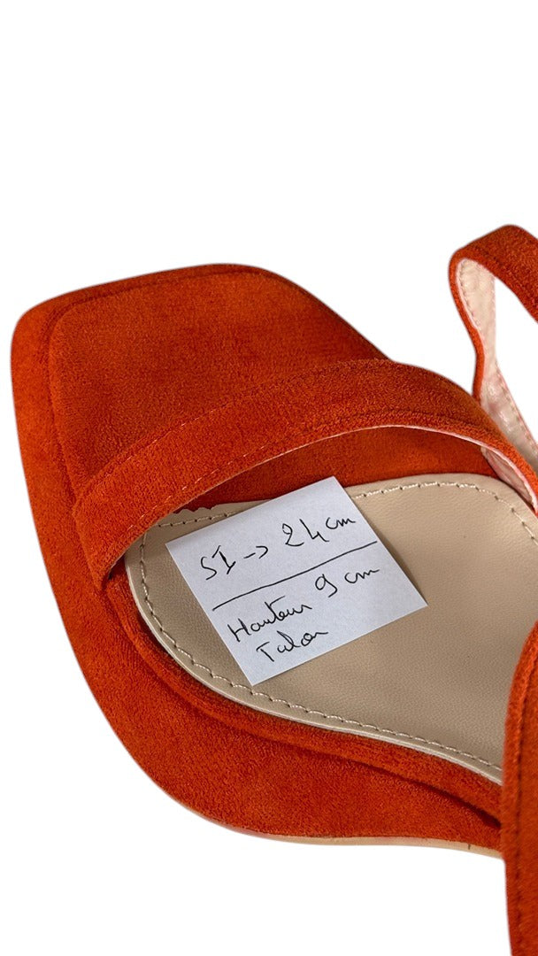 Sandales à talon Frippindealz Quanticlo en suédine orange avec bout carré contemporain