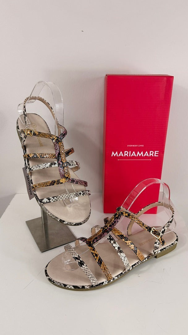 Sandales plates Frippindealz Mariamare à fines lanières entrelacées, motif python multicolore, avec bride à boucle dorée.