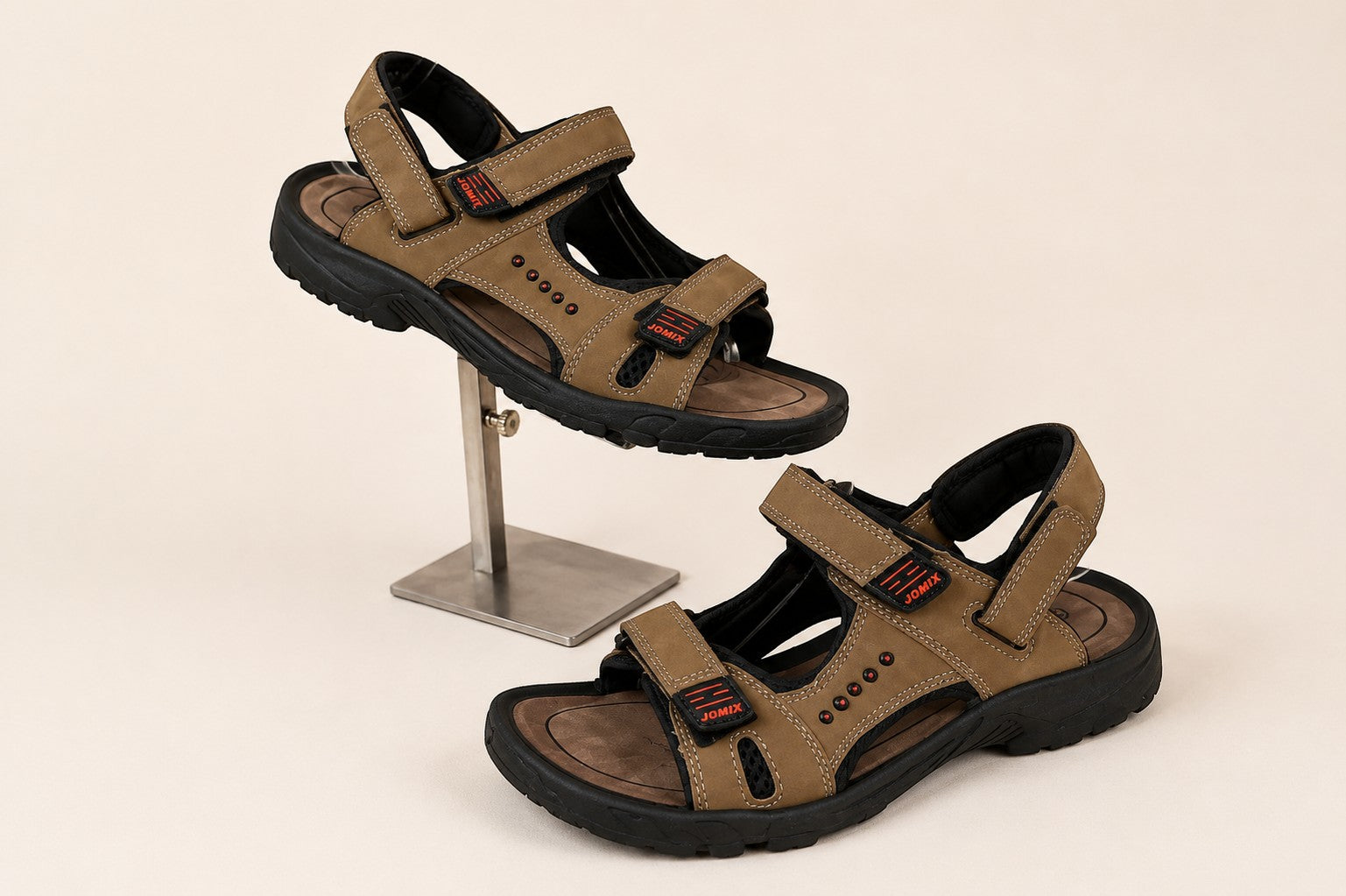 Sandales de randonnée Frippindealz Jomix beiges pour homme avec brides ajustables et semelle crantée noire
