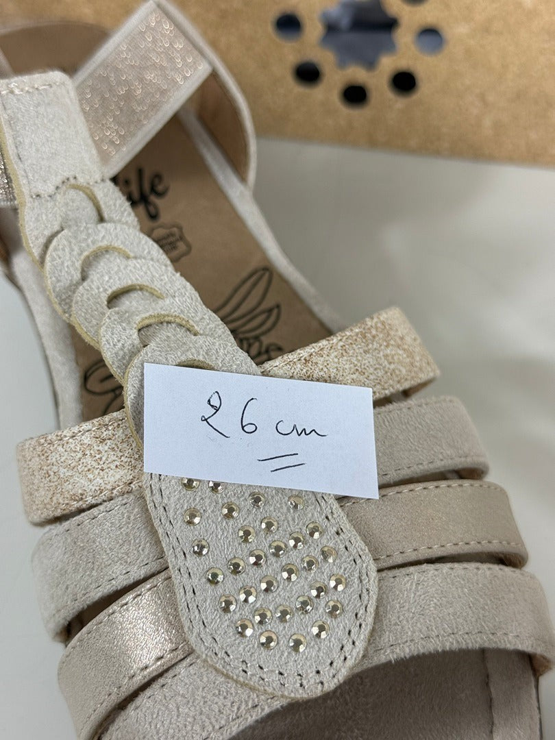 Sandales Frippindealz Relife beiges avec brides tressées, strass brillants et semelle intérieure en cuir confortable
