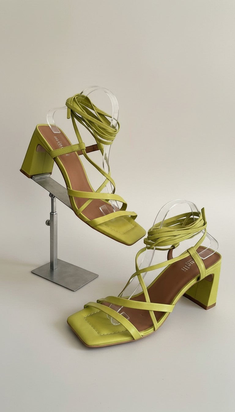 Minelli Spartiates en cuir vert pistache, talon carré 8 cm, brides fines à nouer, neuves