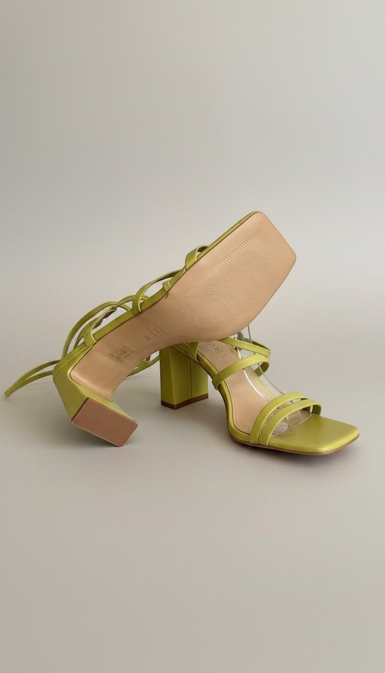 Sandales spartiates Minelli en cuir vert pistache, neuves, avec brides fines et lacets à la cheville, talon carré de 8 cm.