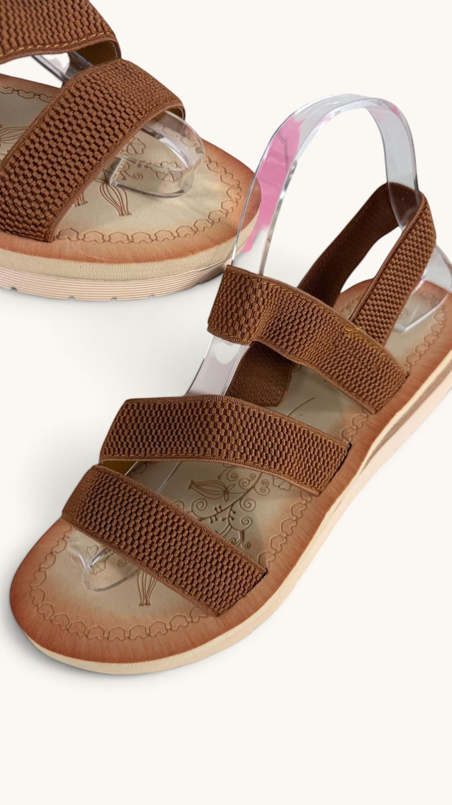 Sandales Frippindealz Stephan marron camel en textile élastique avec semelle crantée bicolore et motifs floraux
