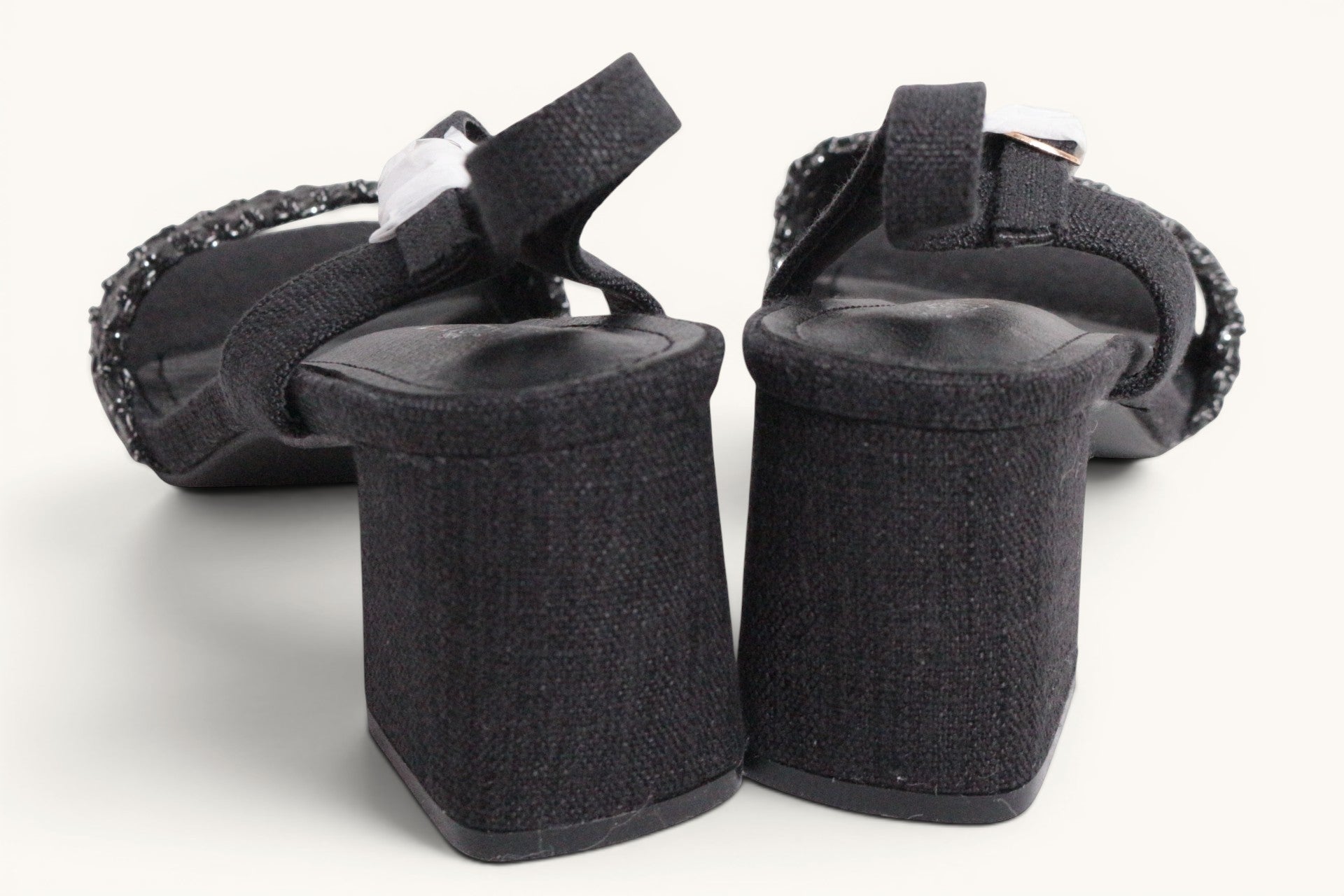 Sandales à talon bloc Frippindealz noires en matière synthétique avec bride arrière, vue arrière