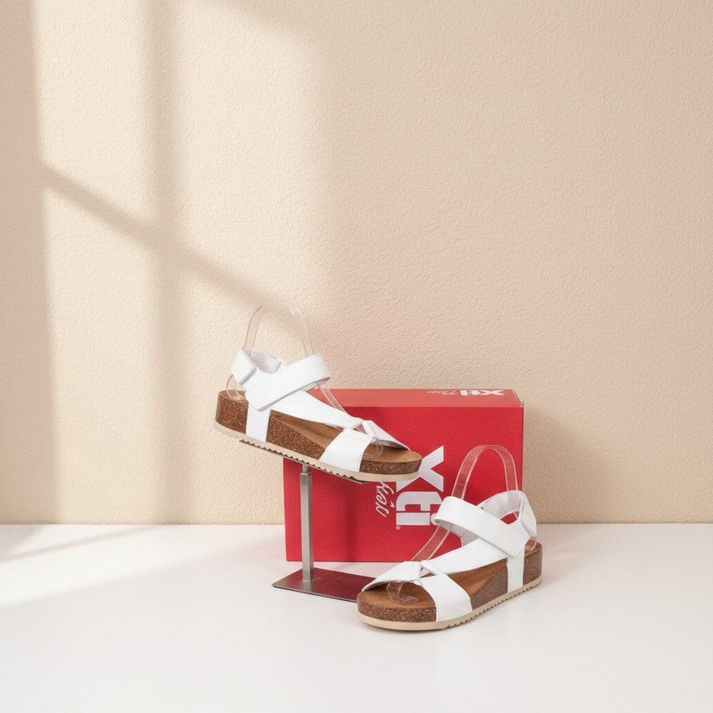 Sandales compensées blanches Frippindealz Xti en synthétique effet cuir avec semelle effet liège et brides croisées