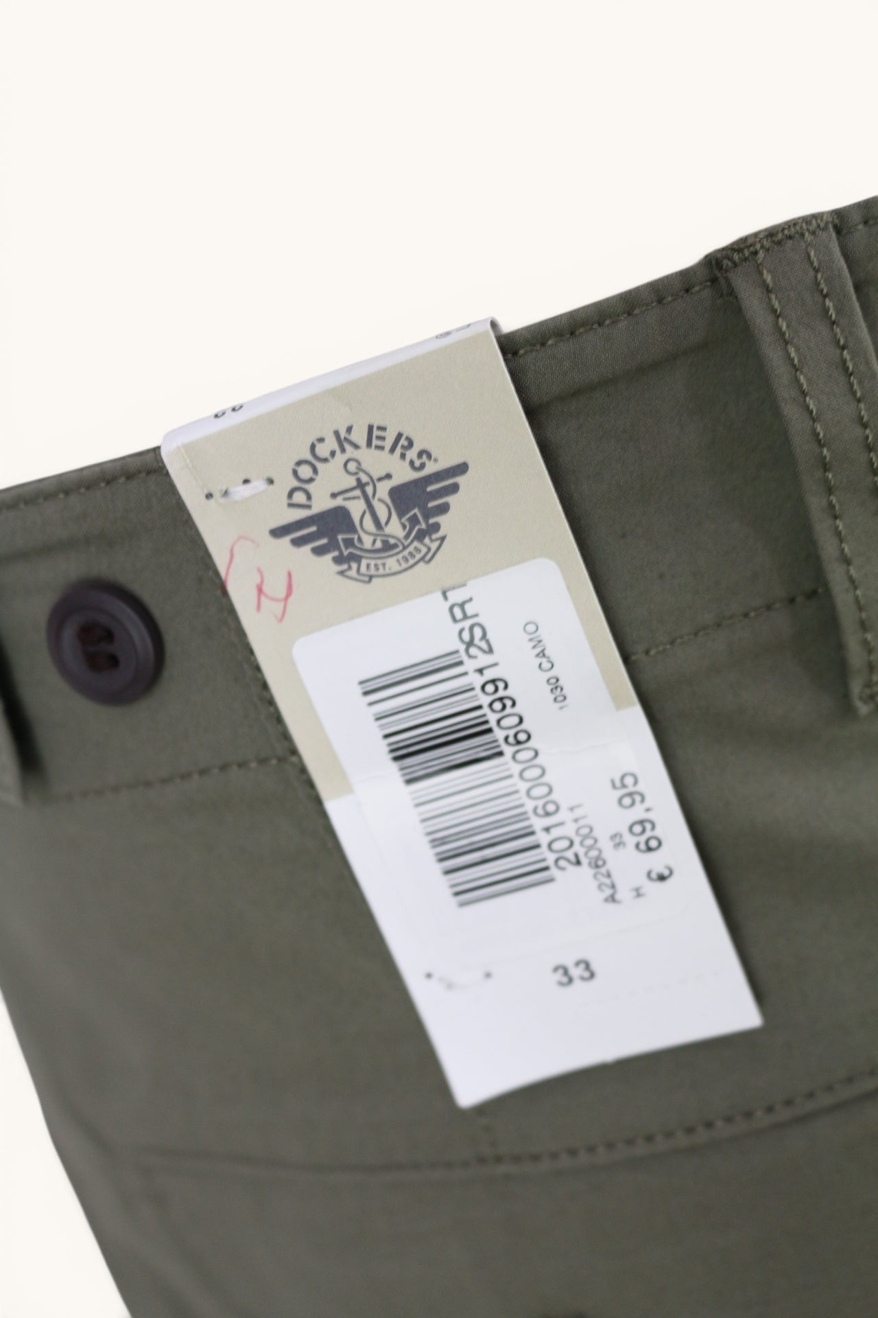 Short cargo homme Dockers kaki olive avec étiquette de prix, coupe Relaxed Fit en coton stretch