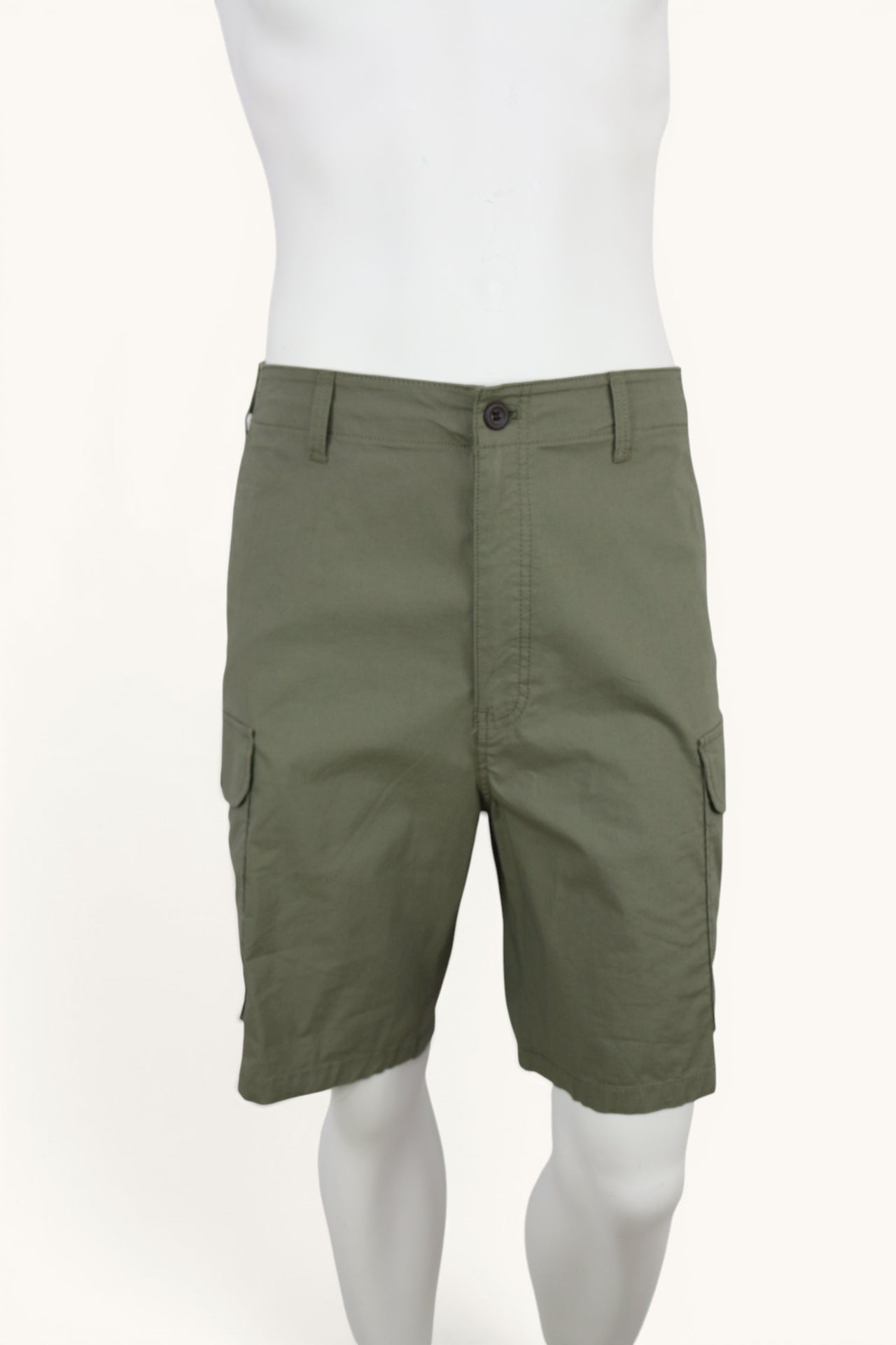 Short cargo homme Frippindealz Dockers kaki olive, coupe relaxed fit en coton stretch, poches latérales à rabat.