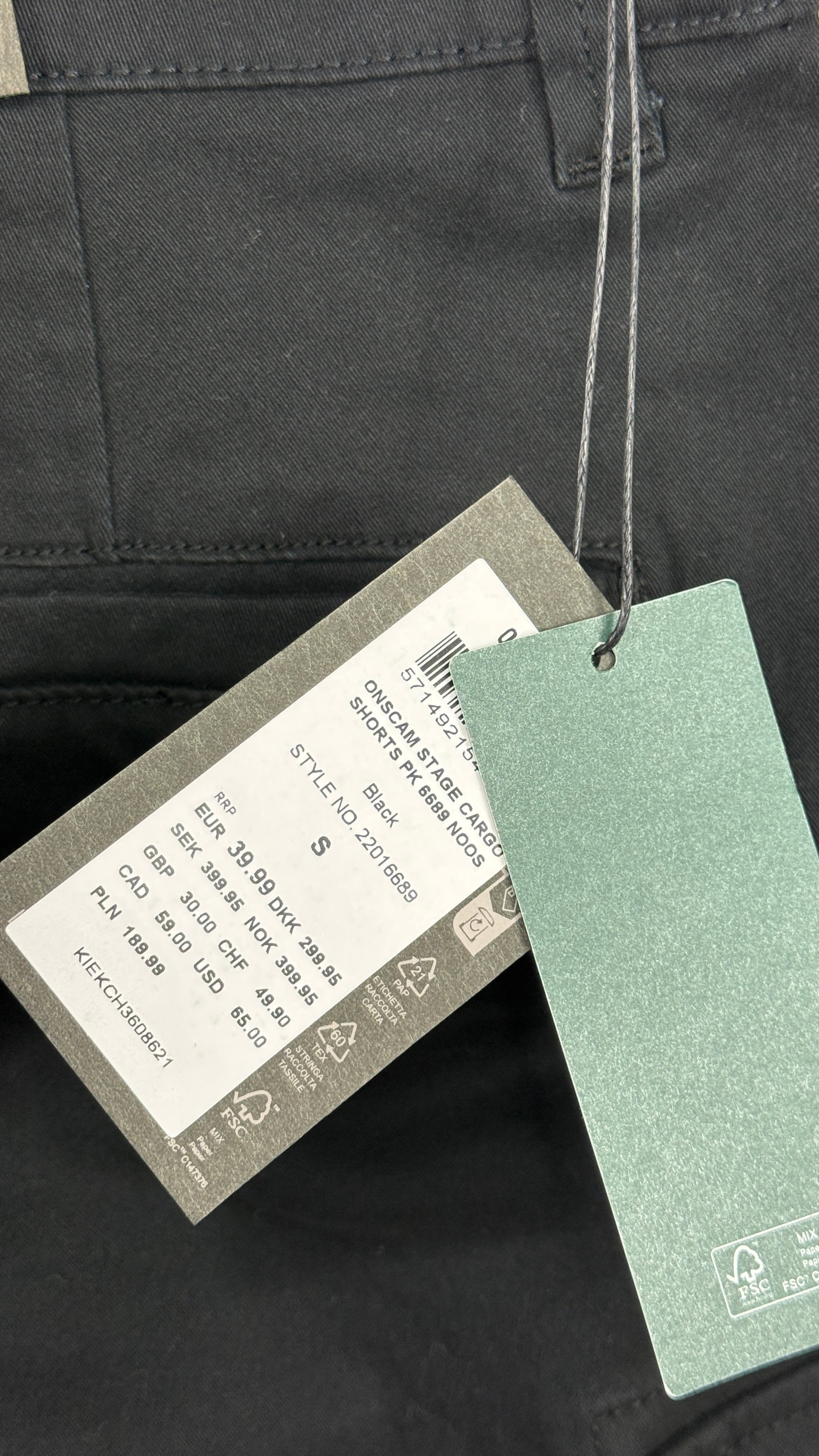 Short cargo noir Frippindealz Only & Sons en coton stretch, coupe regular, neuf avec étiquette, style urbain.