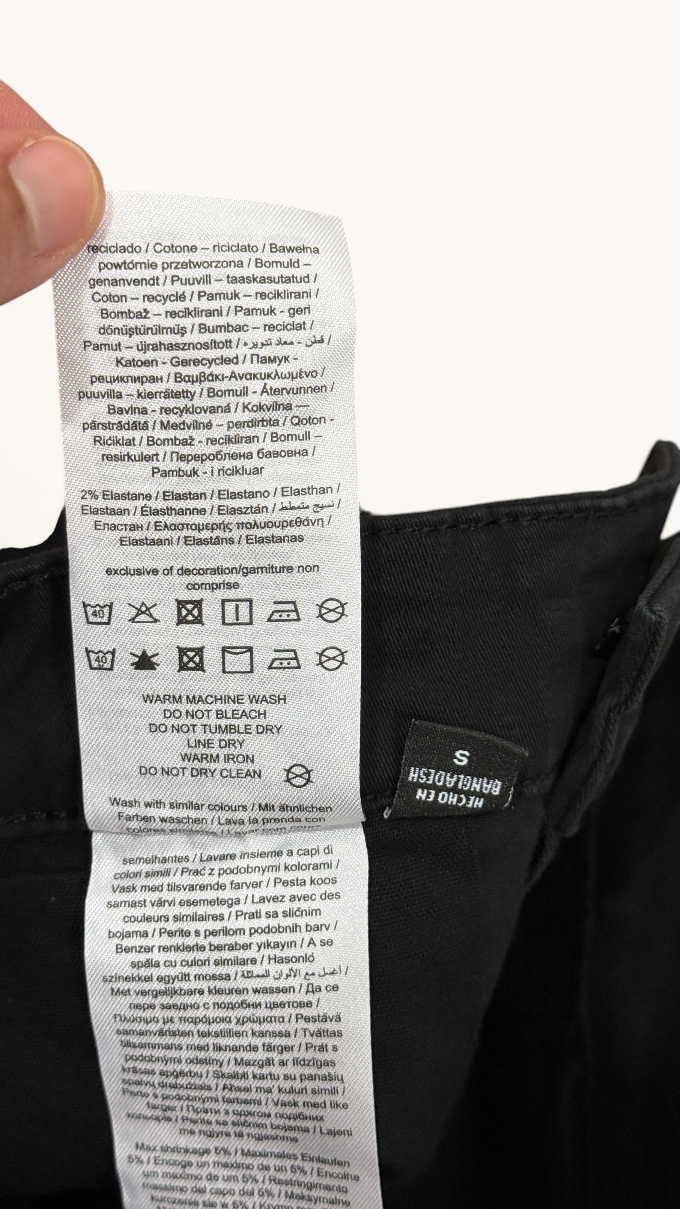 Étiquette de composition Frippindealz pour short cargo noir Only & Sons en coton stretch, taille S, neuf.