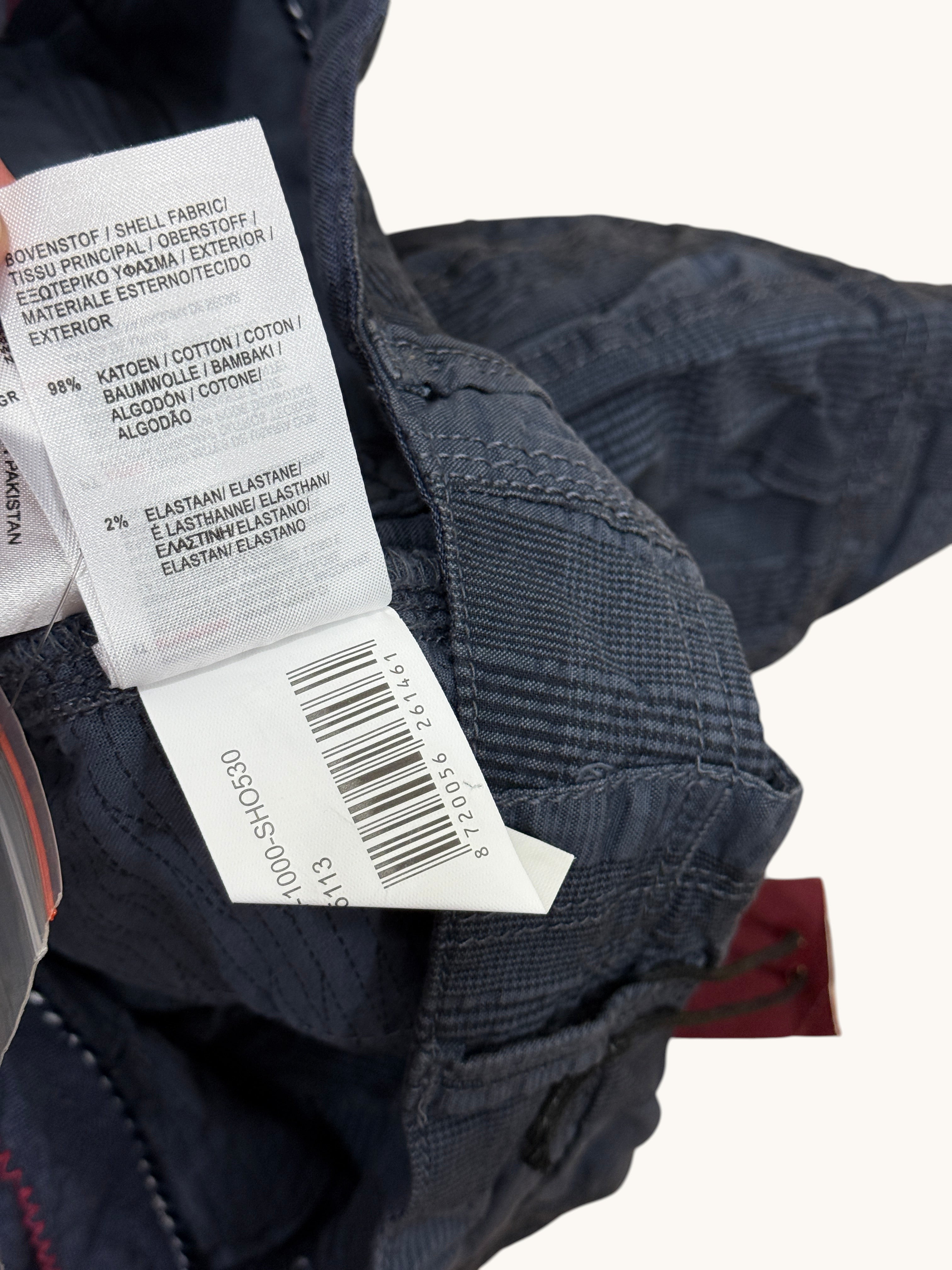Étiquette de composition Frippindealz sur short cargo Petrol Industries bleu marine à carreaux en coton stretch