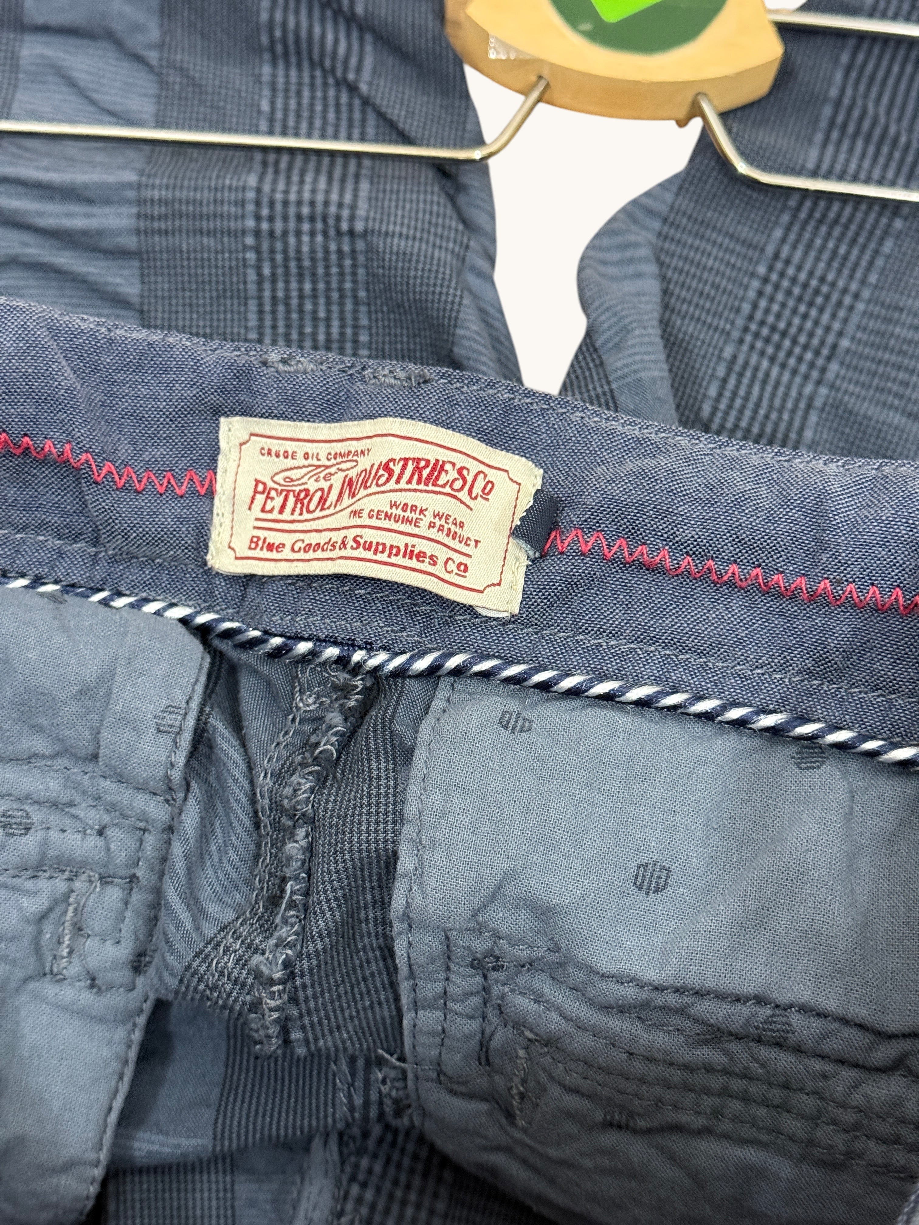 Short cargo Frippindealz Petrol Industries bleu marine à carreaux en coton stretch, neuf avec étiquette.