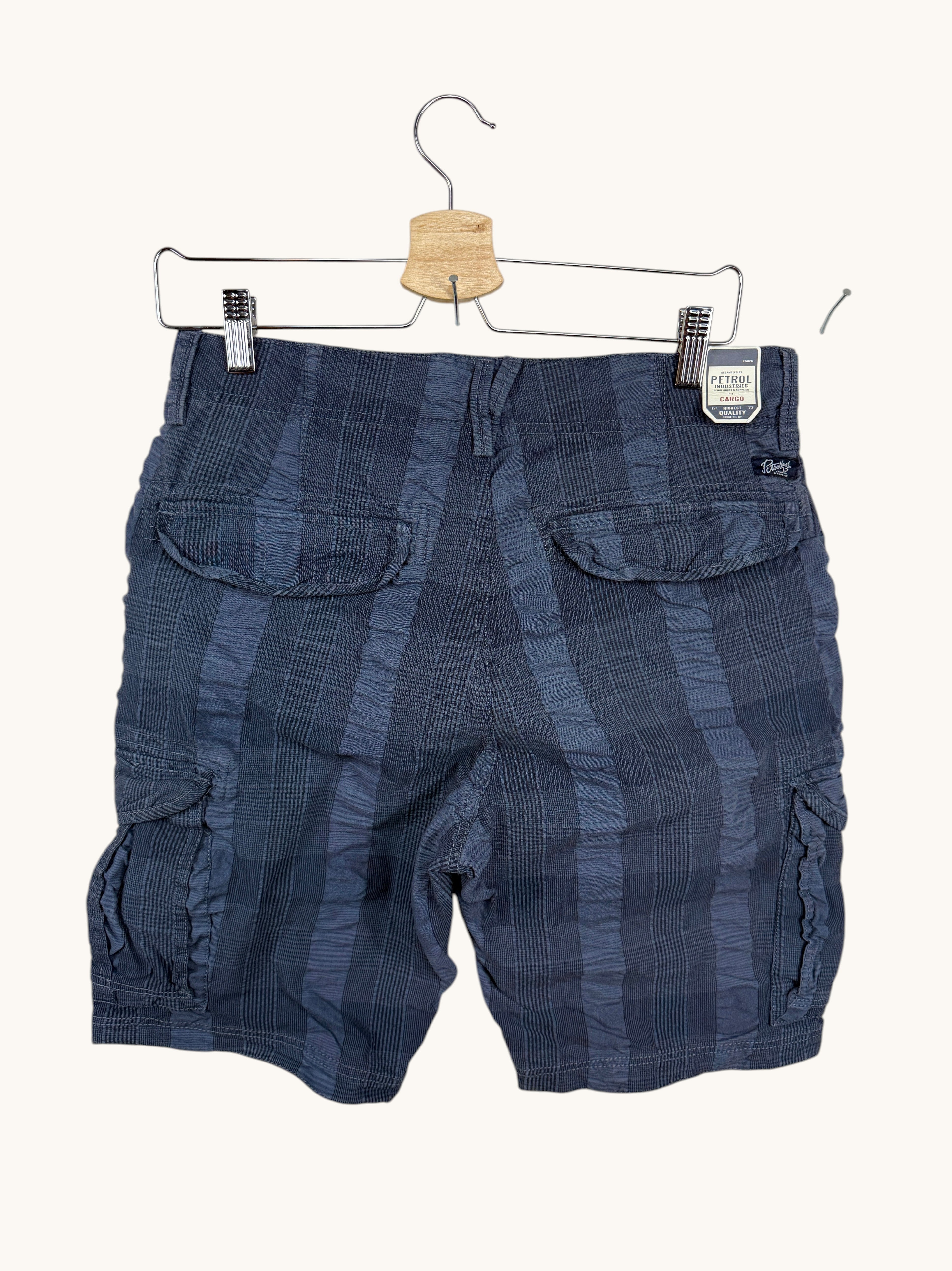 Short cargo Frippindealz Petrol Industries bleu marine à carreaux en coton stretch avec poches latérales, neuf.