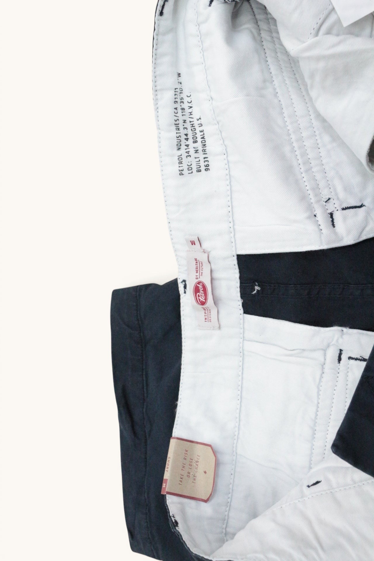Short cargo Petrol Industries bleu nuit taille M neuf avec étiquette, disponible chez Frippindealz.